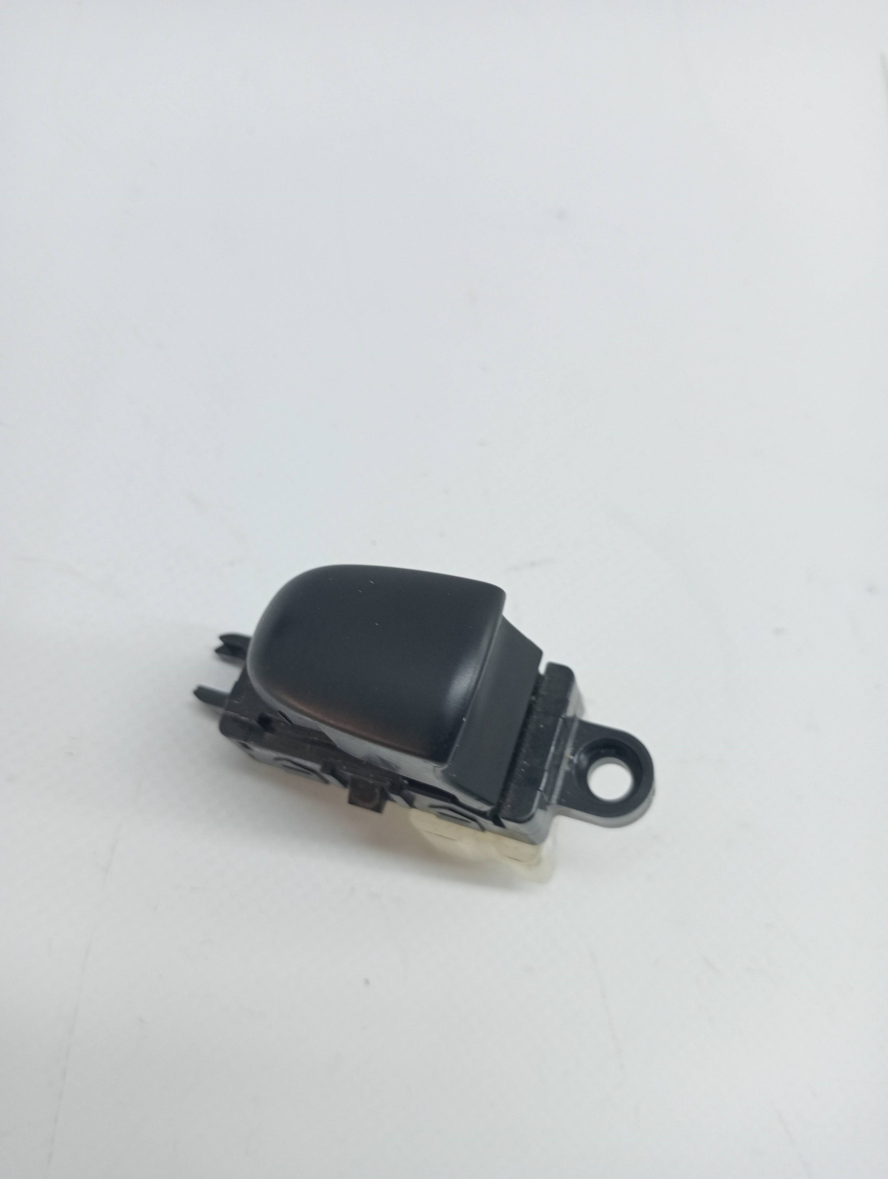 Commande lève-vitre arrière droit NISSAN PULSAR (C13)