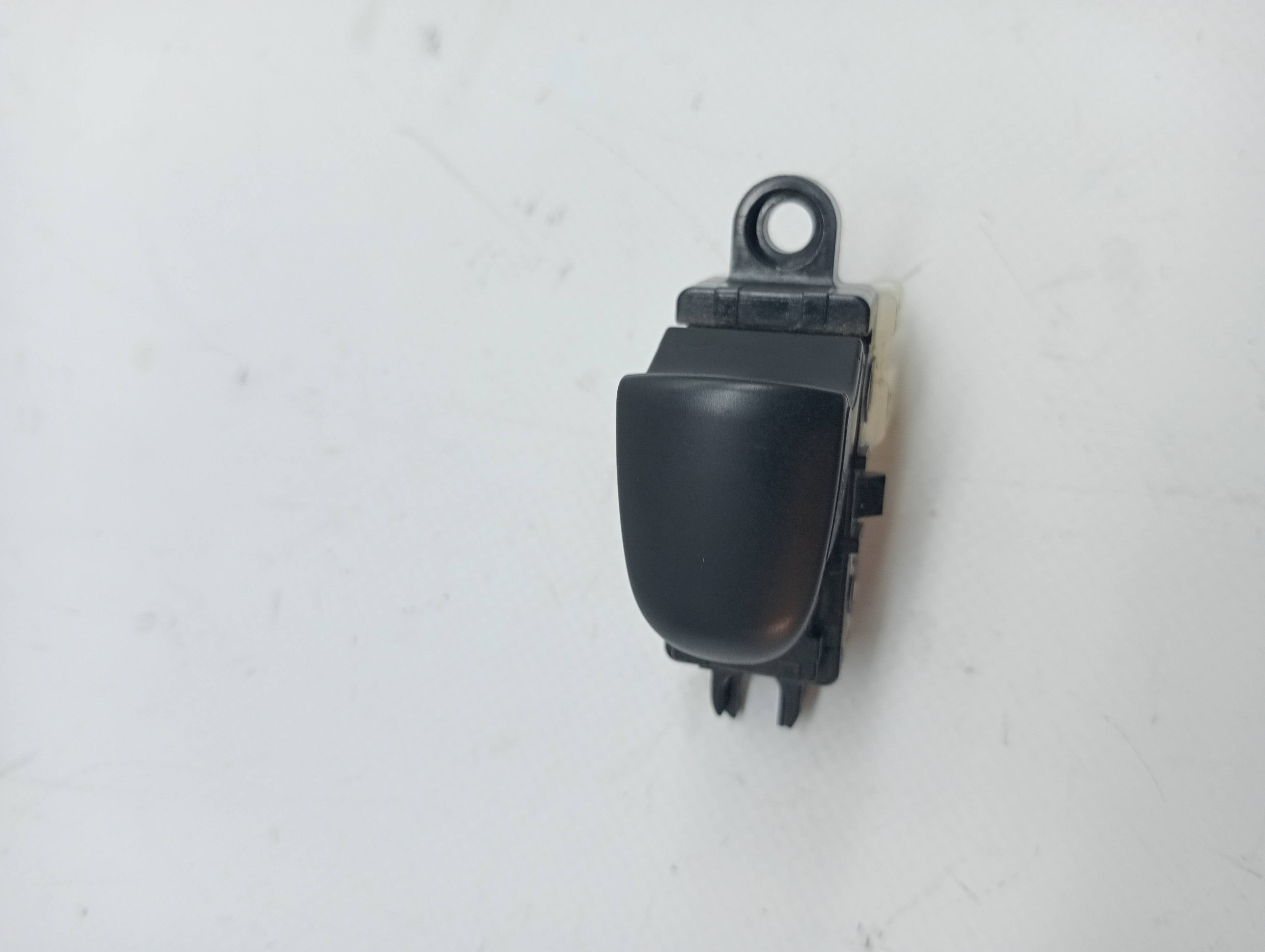 Commande lève-vitre arrière gauche NISSAN PULSAR (C13)