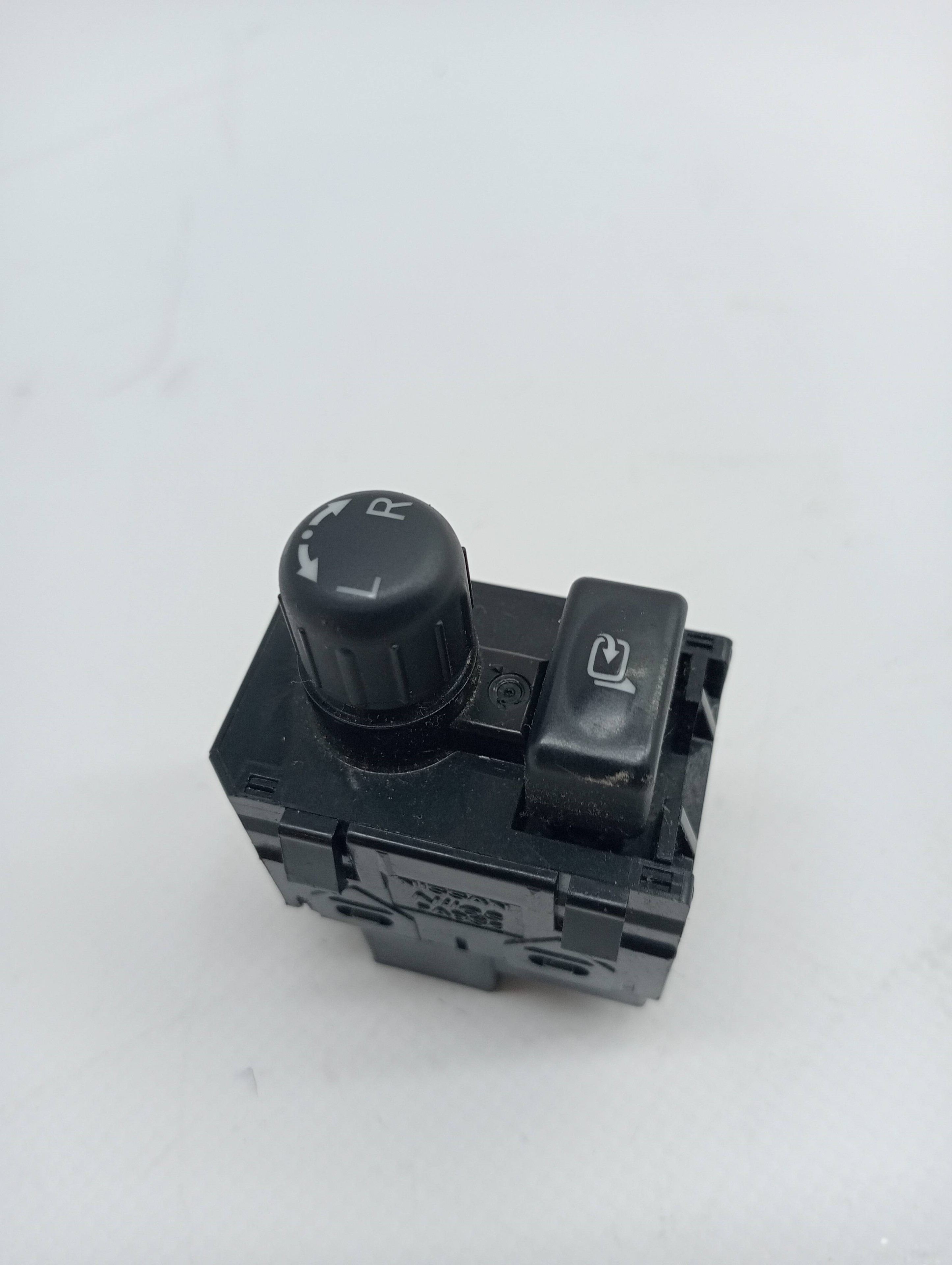 Mirror Switch NISSAN PULSAR (C13)