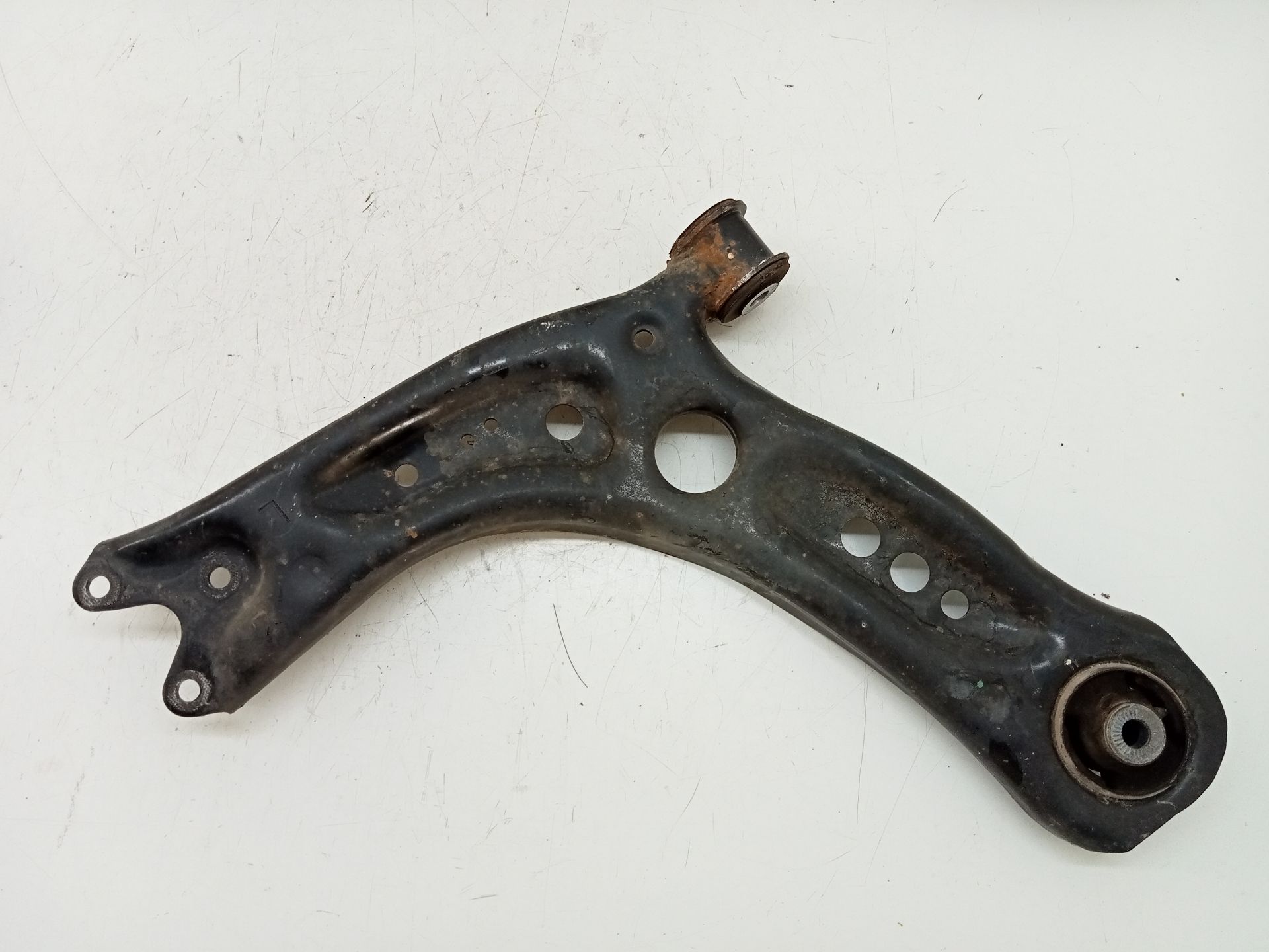 Front Left Lower Control Arm SKODA OCTAVIA LIM. (5E3)