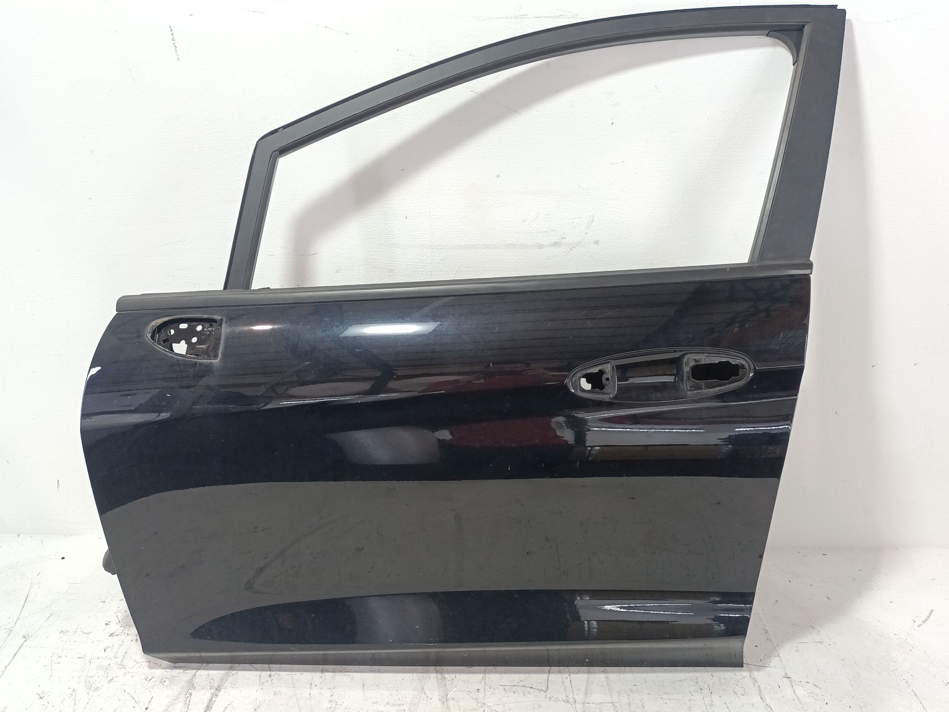 Porta dianteira esquerda FORD FIESTA (CE1)