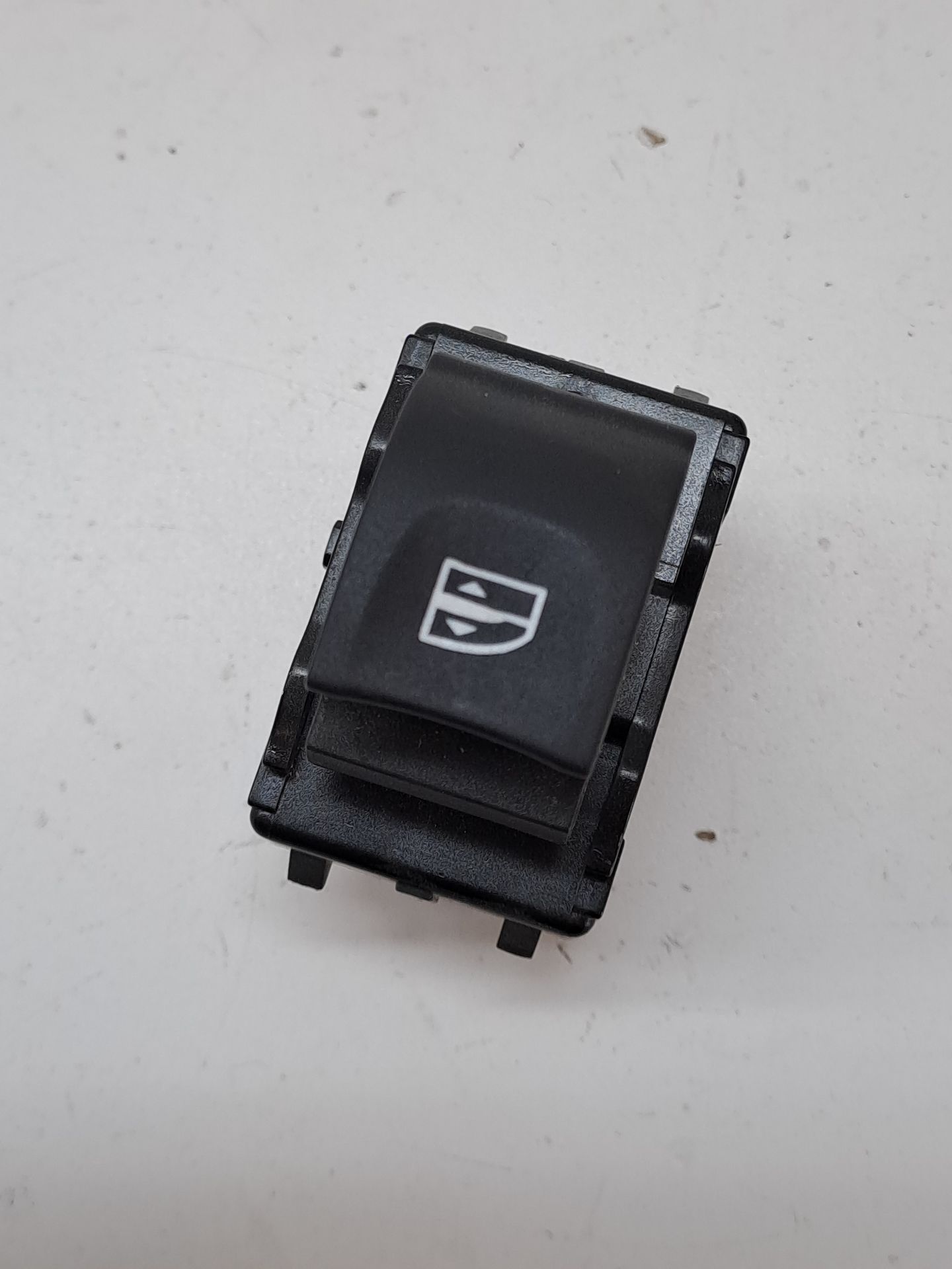 Comando vidro elétrico traseiro esquerdo RENAULT MEGANE III BERLINA 5 P
