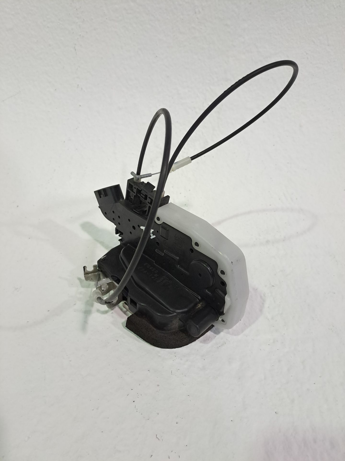 Fechadura da porta traseira esquerda NISSAN MICRA (K13)