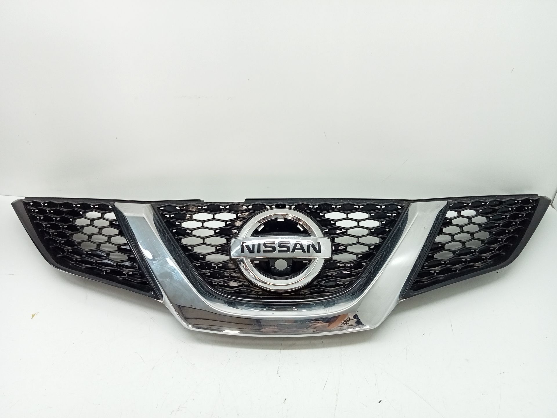 Front Bumper Grille NISSAN QASHQAI (J11)