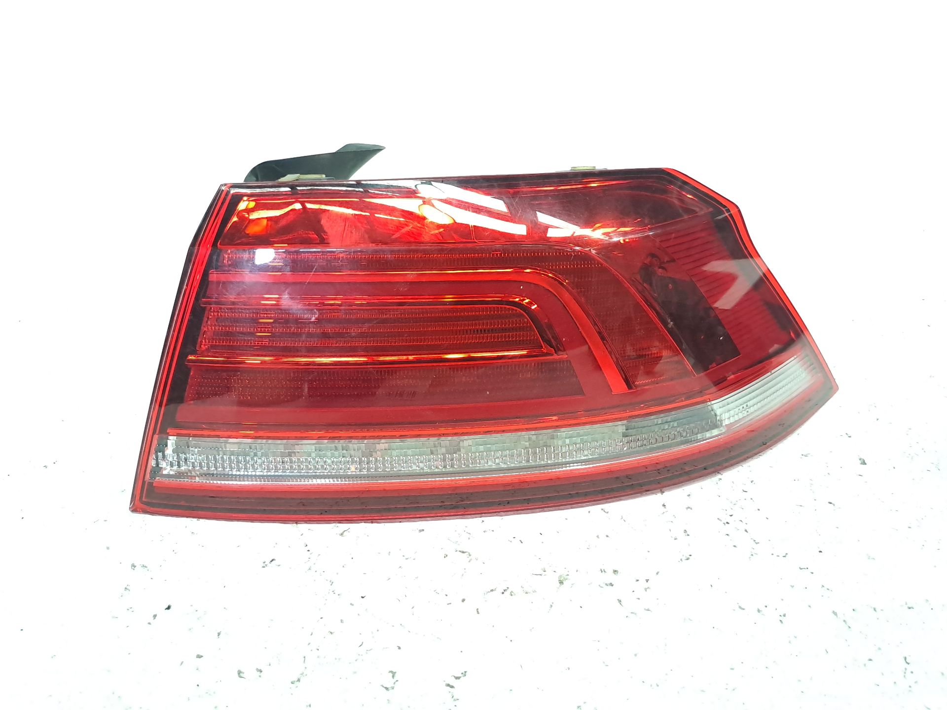 Rear Light Right VOLKSWAGEN PASSAT B7 VARIANT (365)