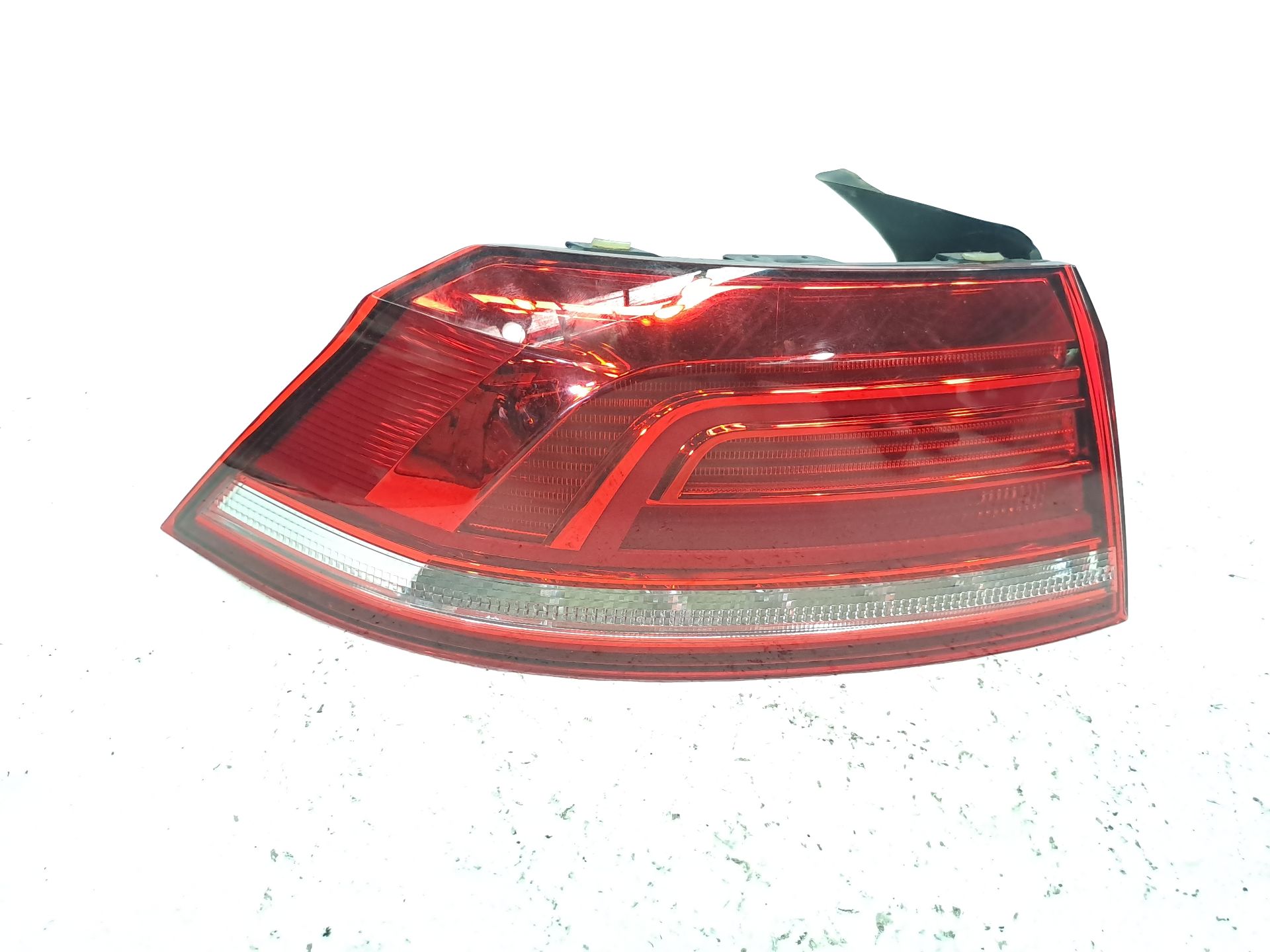 Rear Light Left VOLKSWAGEN PASSAT B7 VARIANT (365)