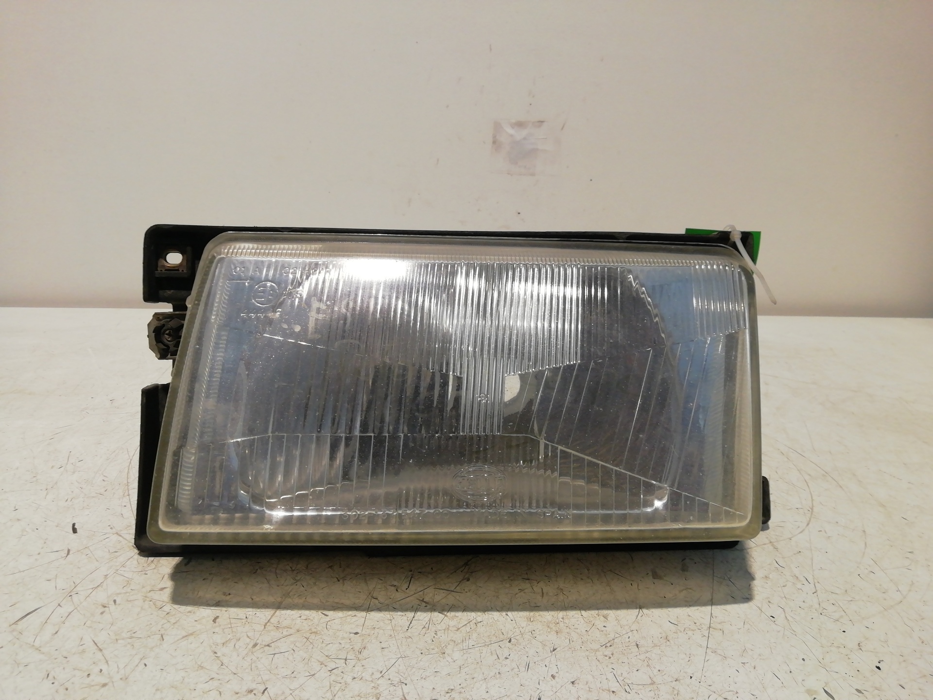Left headlight VOLKSWAGEN POLO (9N1)