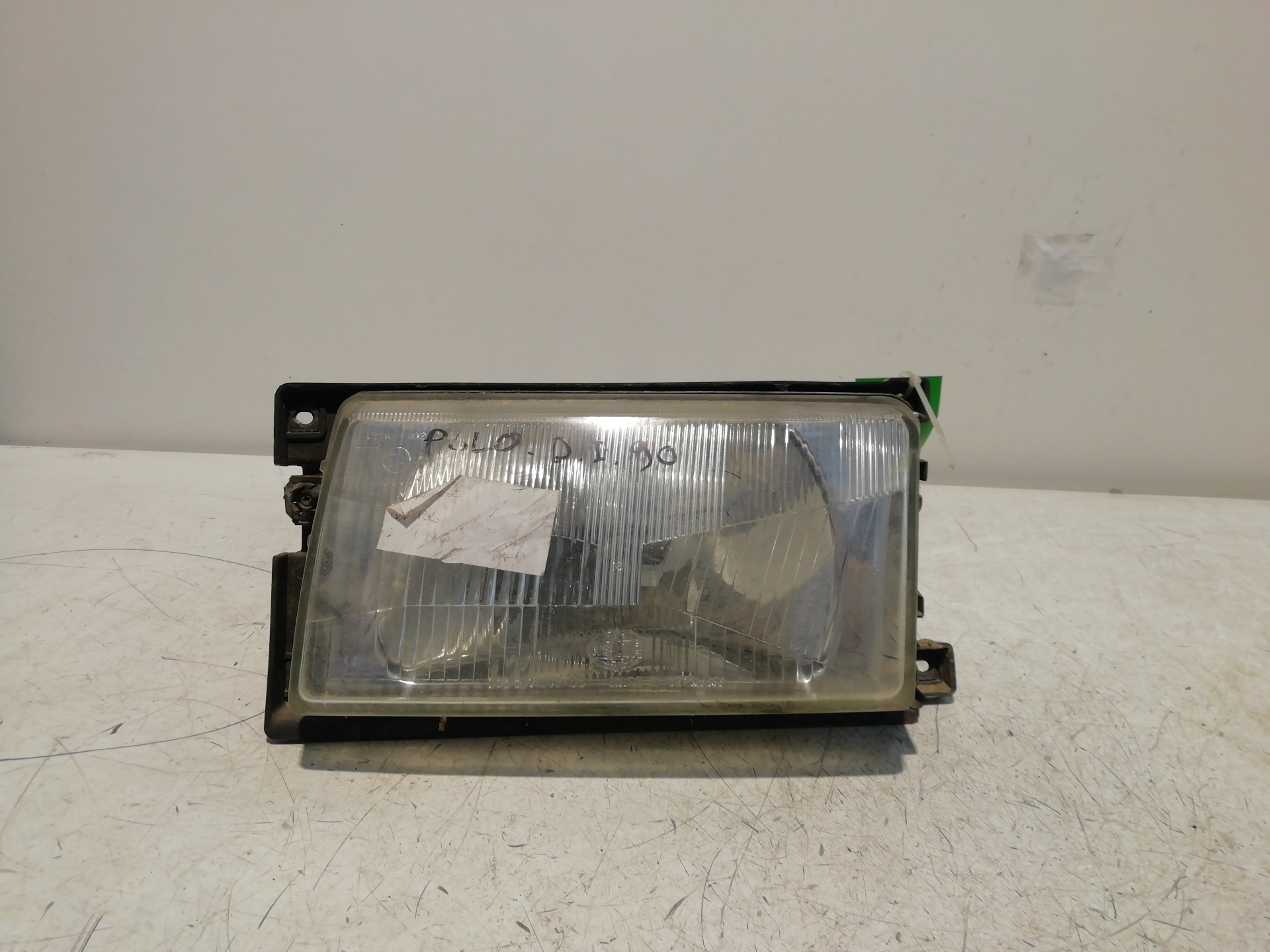 Left headlight VOLKSWAGEN POLO (9N1)