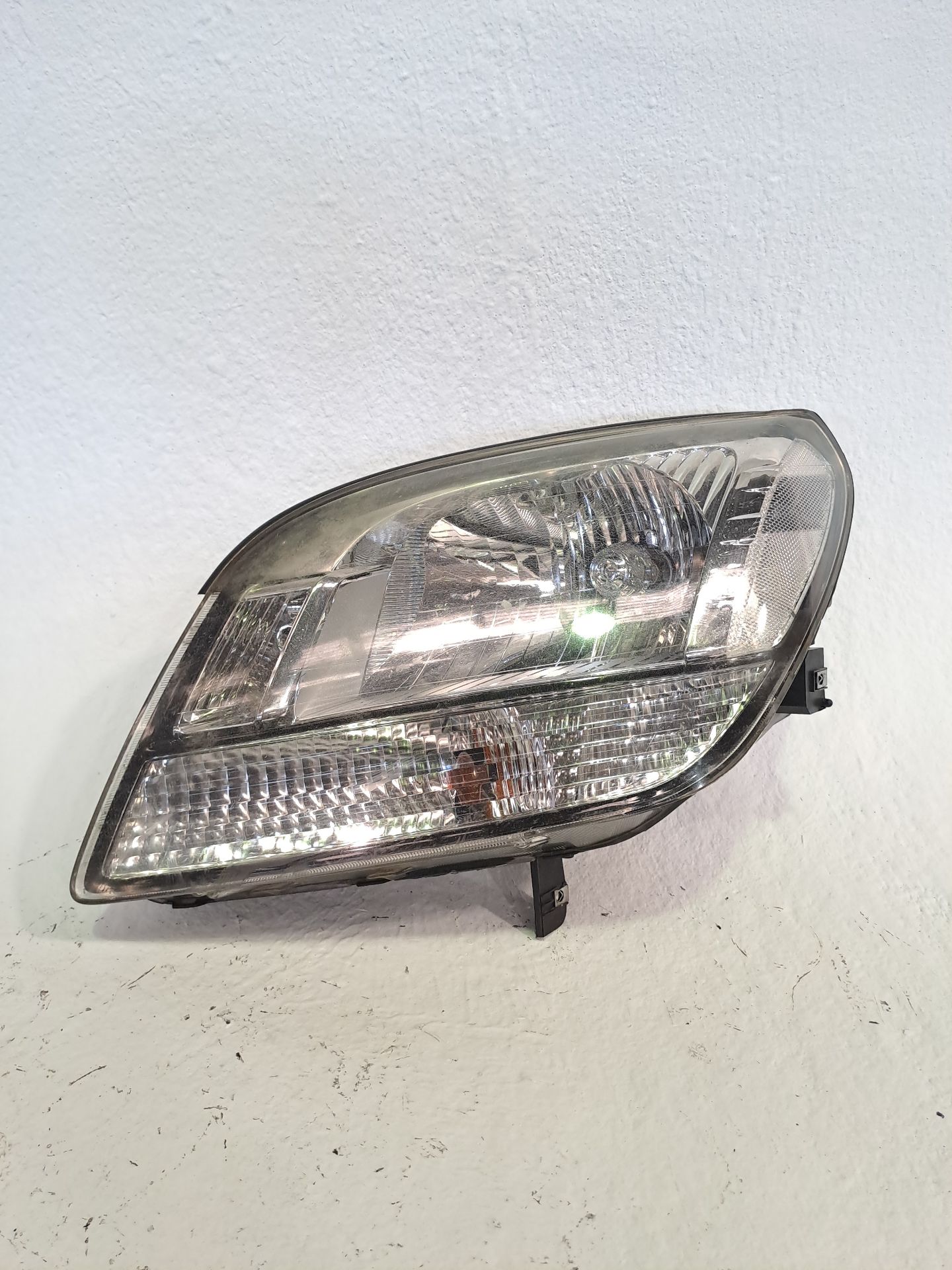 Phare gauche CHEVROLET ORLANDO (J309)