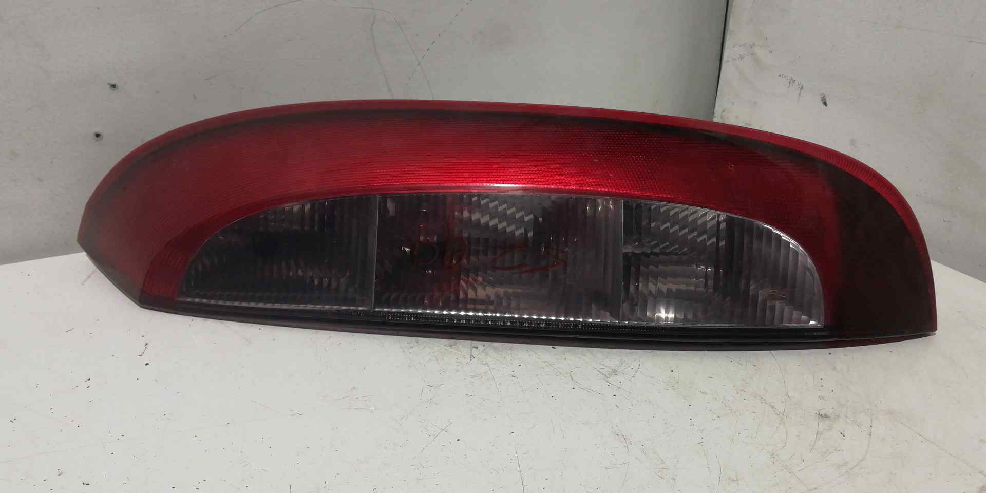 Farol traseiro direito OPEL CORSA C