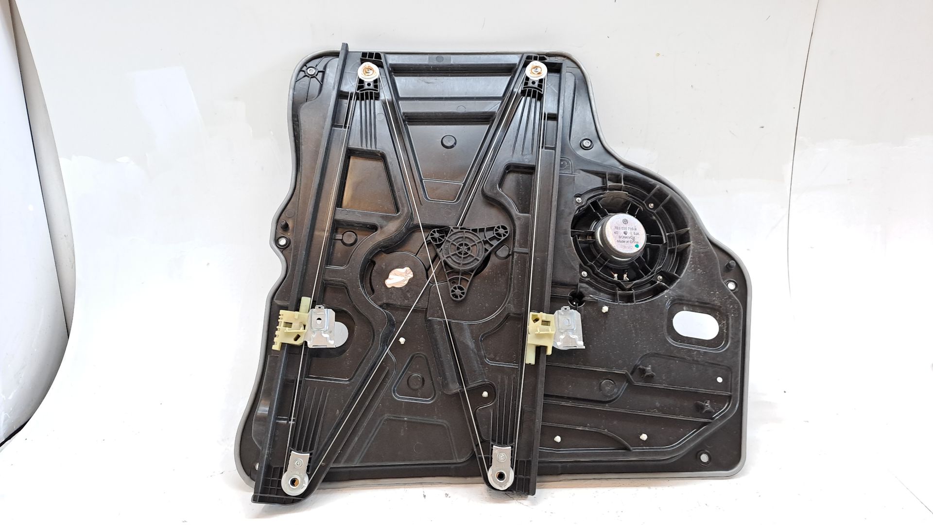 Front left window regulator VOLKSWAGEN TRANSPORTER T5 AUTOBÚS (7HB, 7HJ, 7EB, 7EJ)