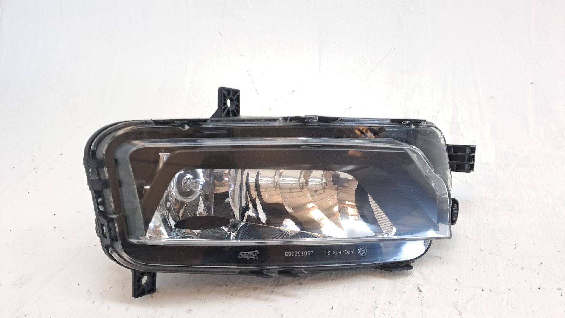 Phare antibrouillard gauche VOLKSWAGEN TRANSPORTER T5 AUTOBÚS (7HB, 7HJ, 7EB, 7EJ)