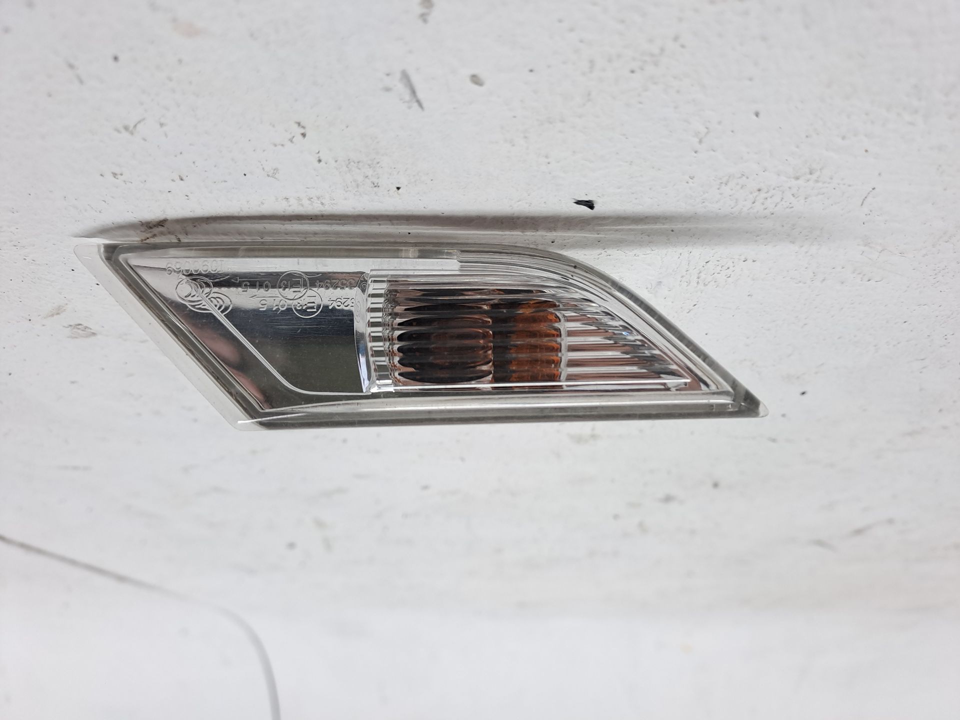 Feu latéral droit VOLKSWAGEN TRANSPORTER T5 AUTOBÚS (7HB, 7HJ, 7EB, 7EJ)