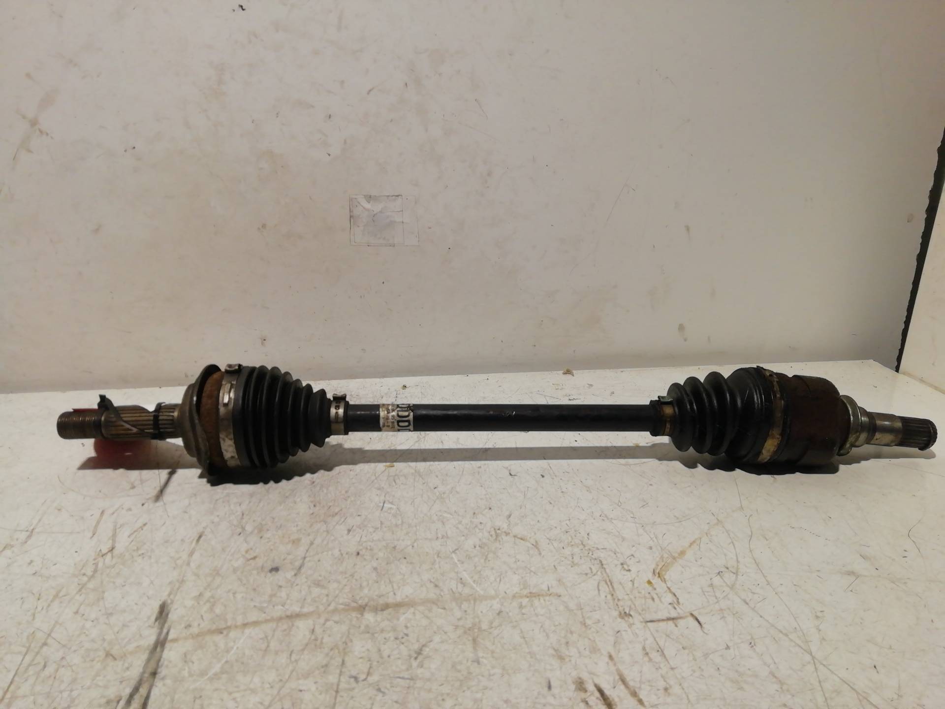 Transmission avant gauche TOYOTA YARIS (NCP1/NLP1/SCP1)