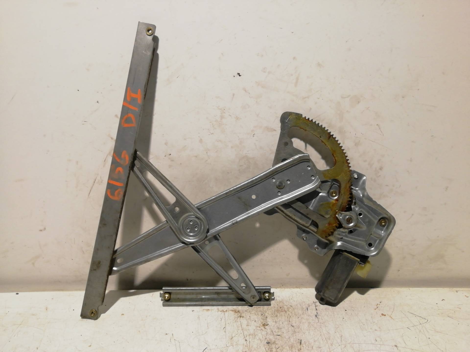 Front left window regulator TOYOTA YARIS (NCP1/NLP1/SCP1)