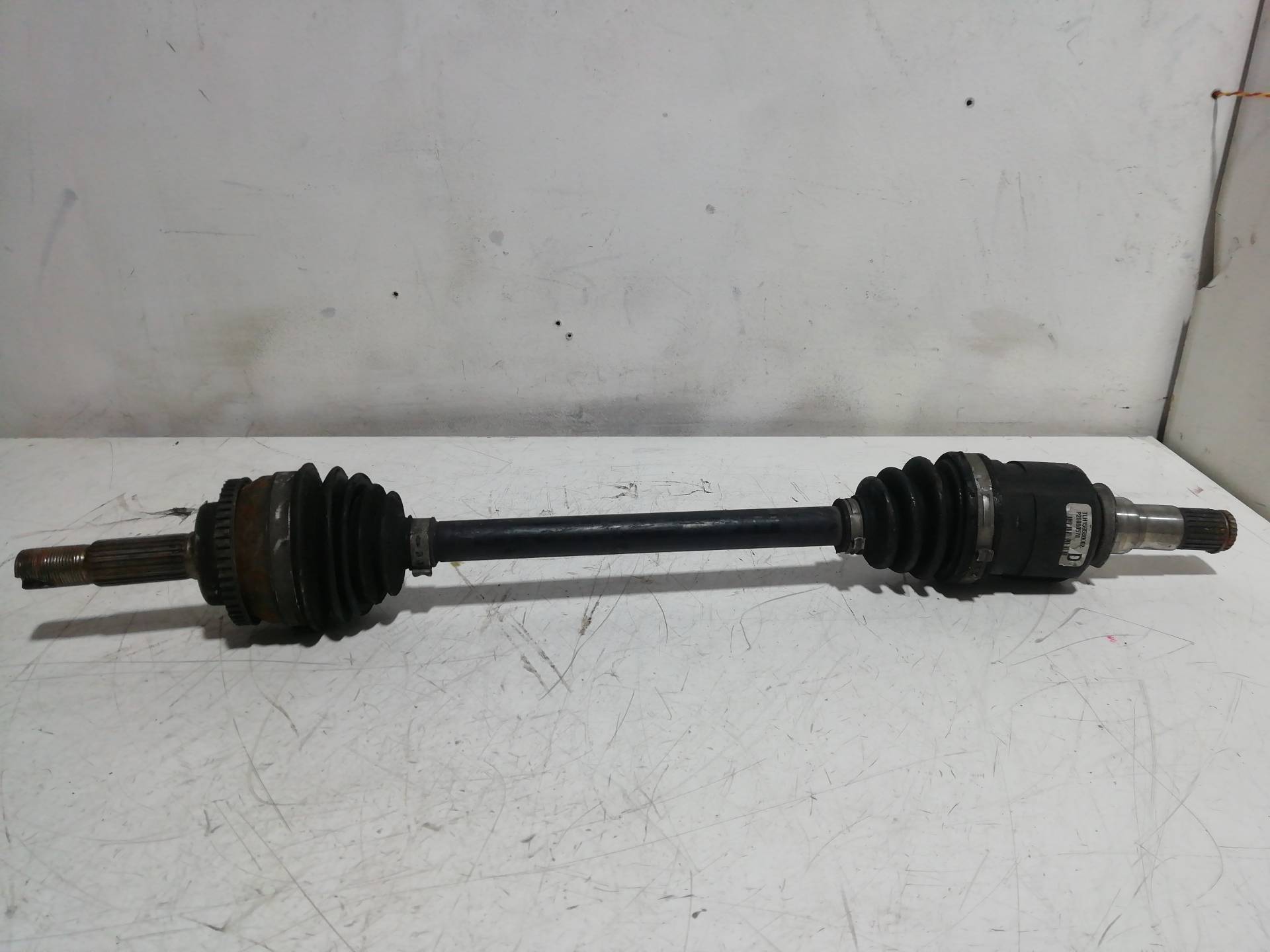 Transmission avant gauche TOYOTA YARIS (NCP1/NLP1/SCP1)