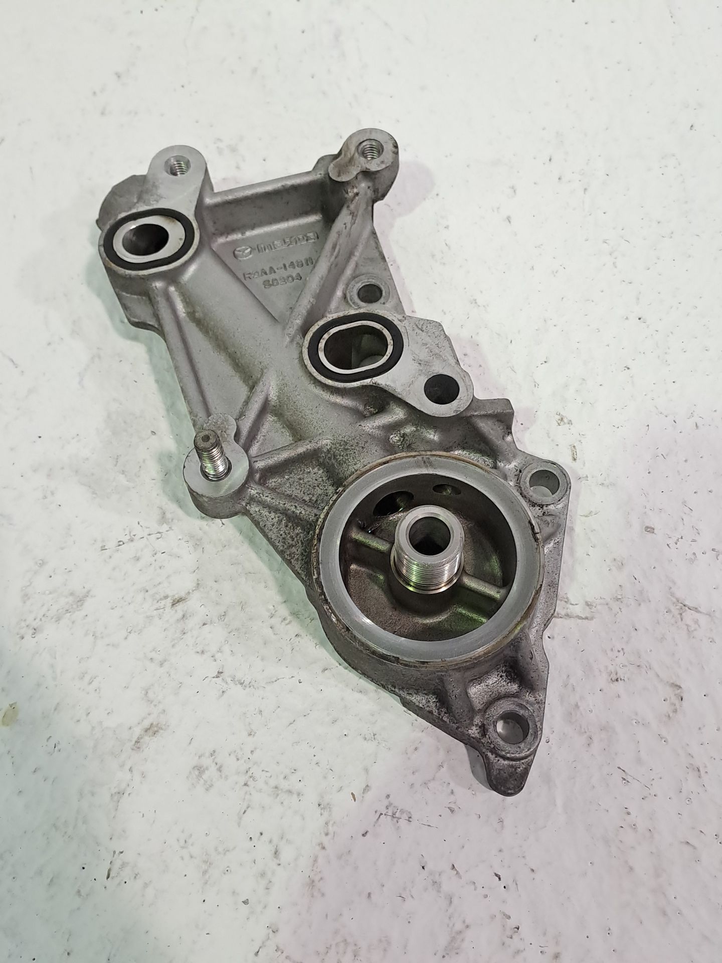 Oil filter bracket MAZDA 6 BERLINA (GG)