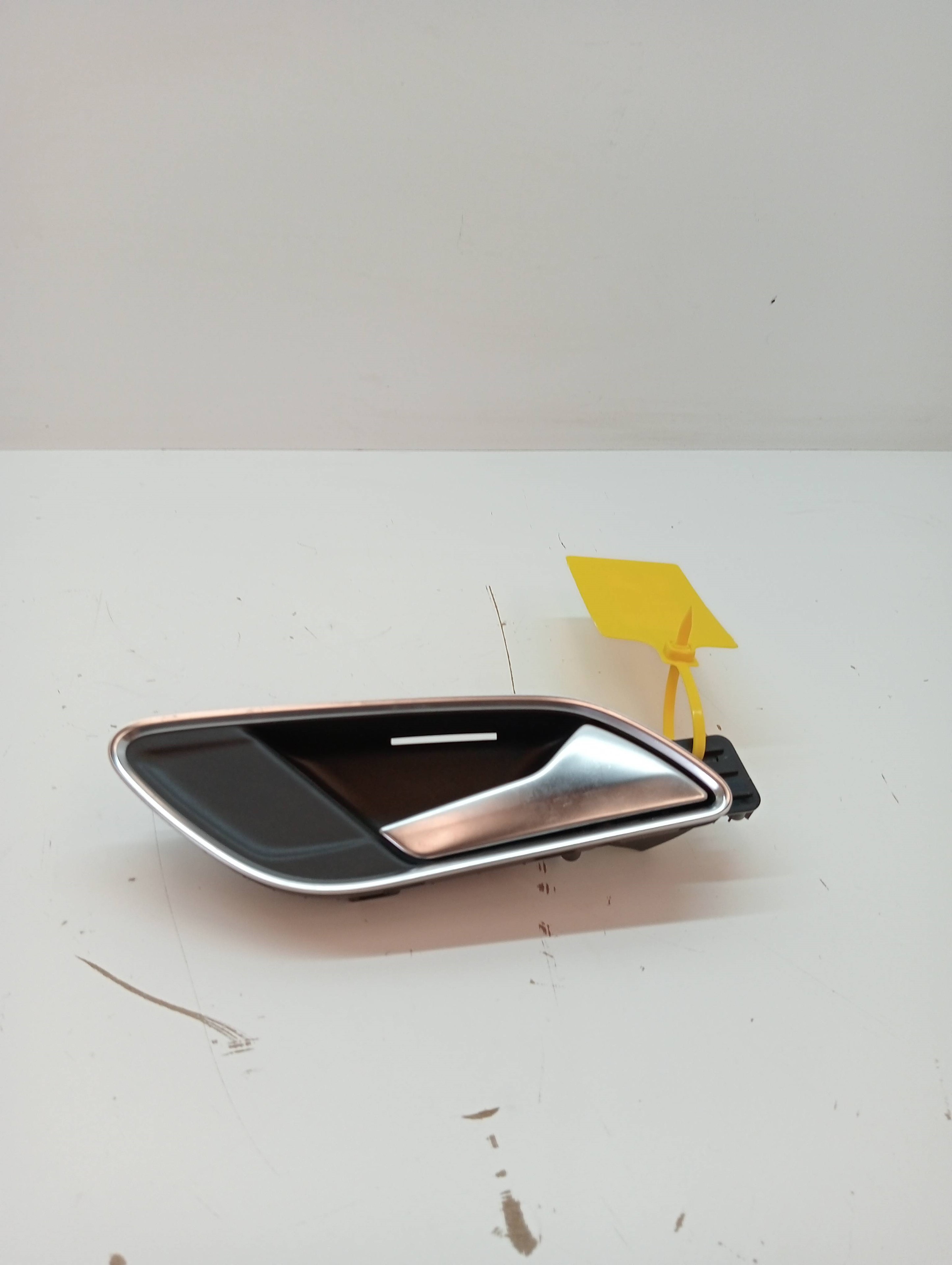 Front Right Interior Door Handle AUDI Q3 (8UG)