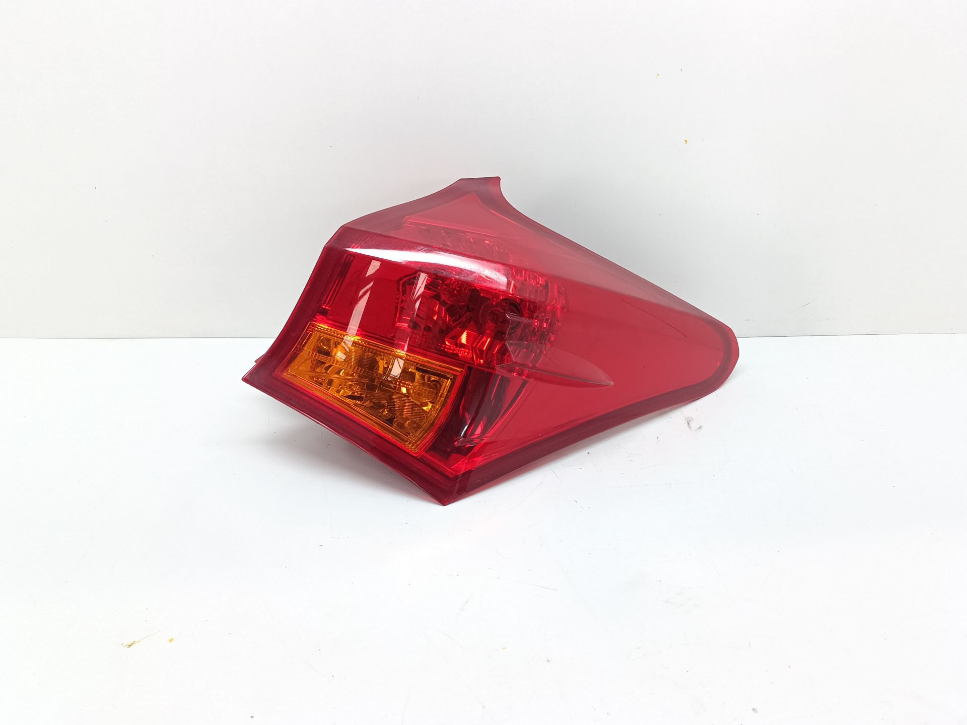 Farol traseiro direito TOYOTA AURIS