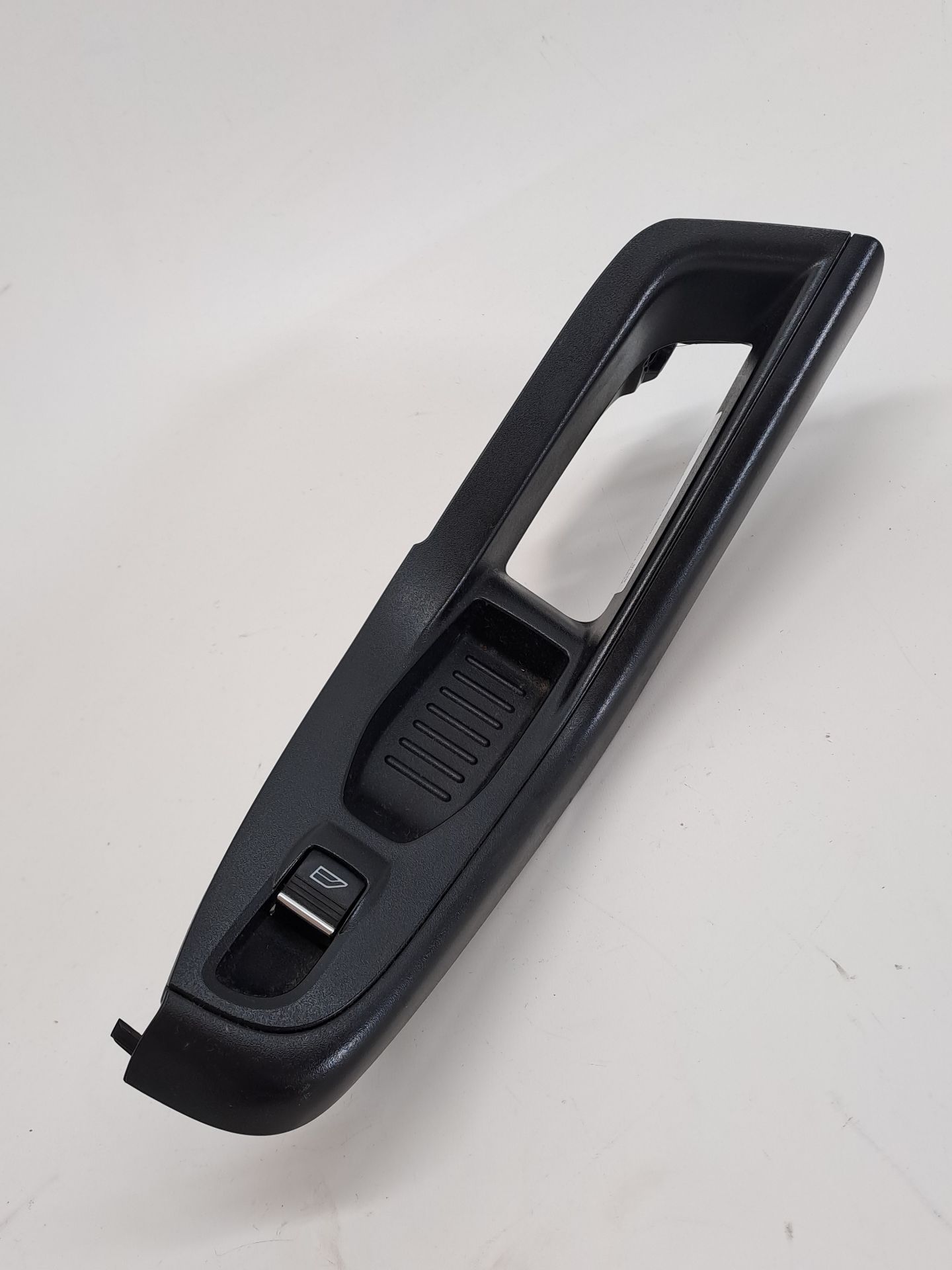 Fensterheberschalter vorne rechts FORD FIESTA (CB1)
