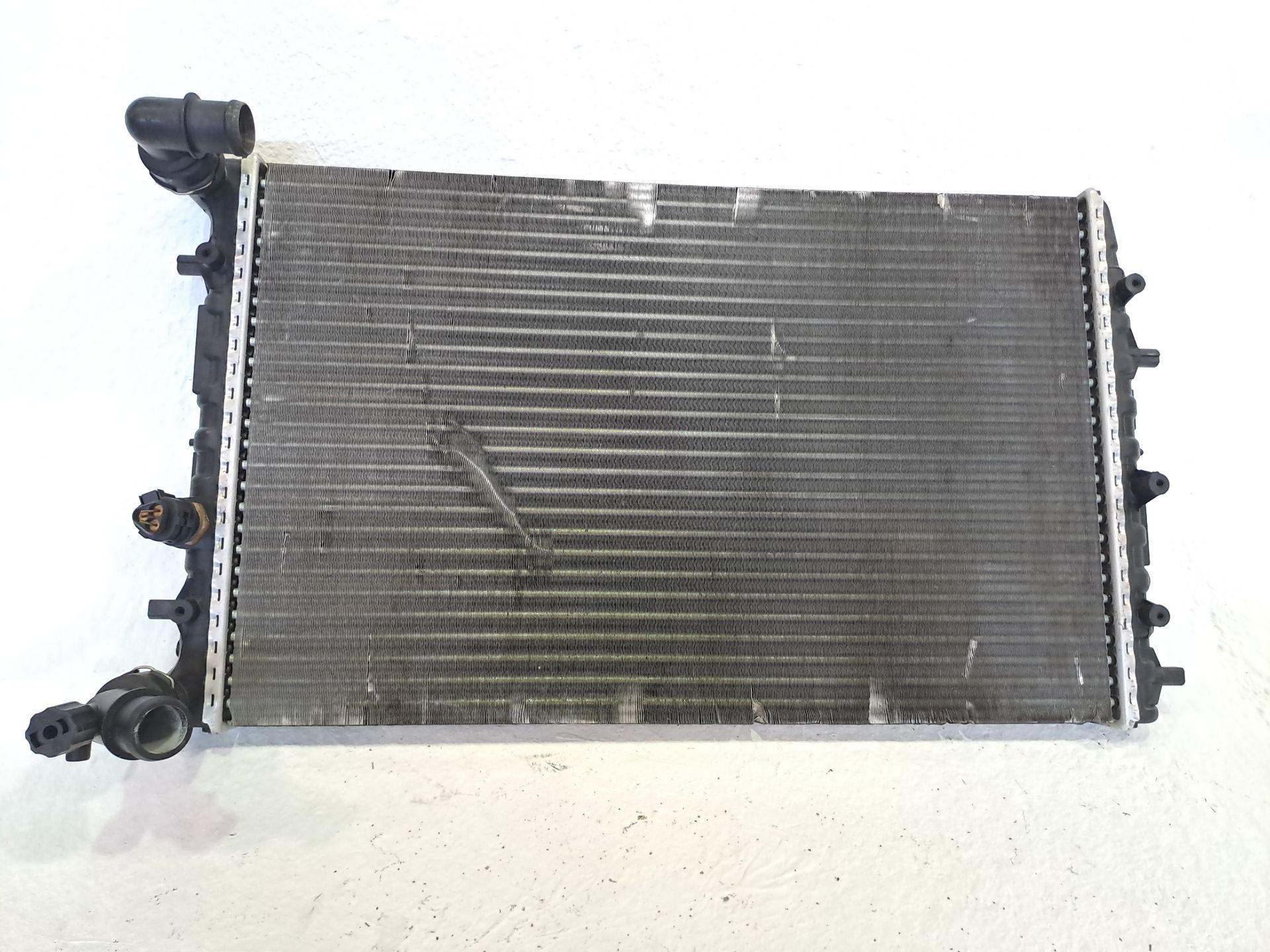 Radiateur d'eau VOLKSWAGEN POLO IV (9N_, 9A_)