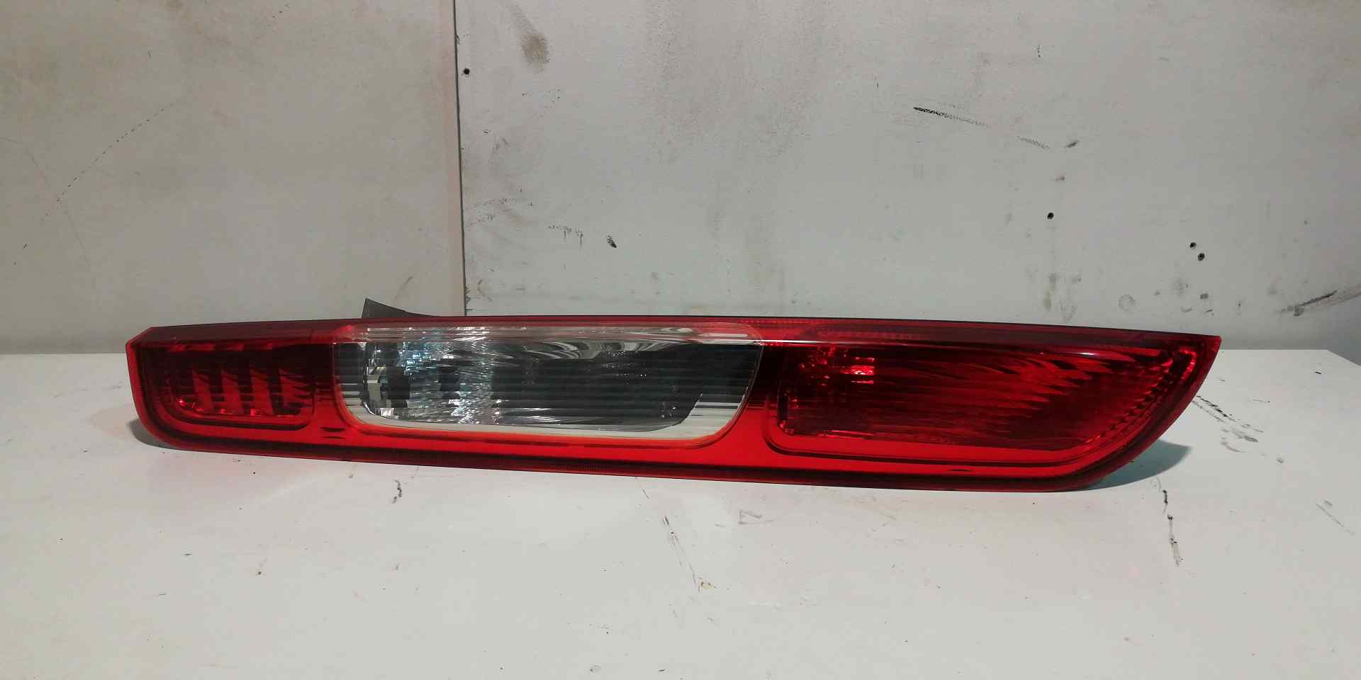 Farol traseiro esquerdo FORD FOCUS BERLINA (CAP)