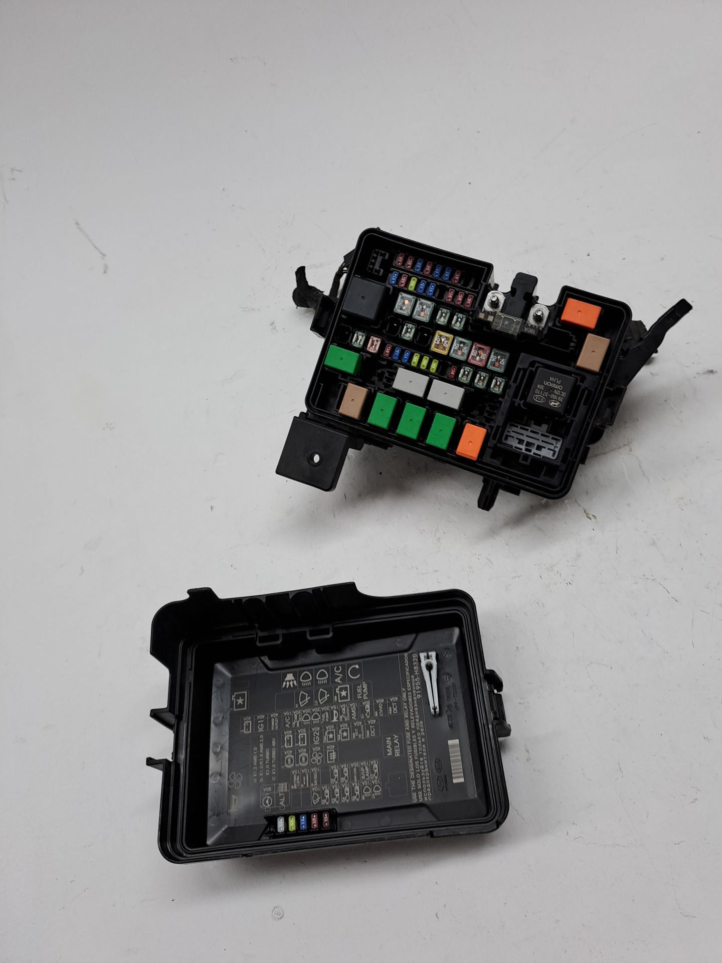 Relay/Fuse box KIA STONIC