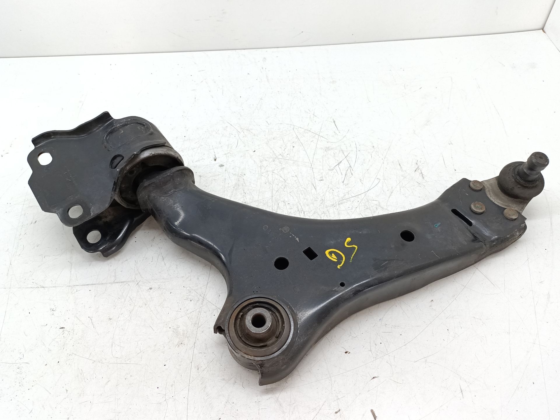 Front Left Lower Control Arm VOLVO XC60