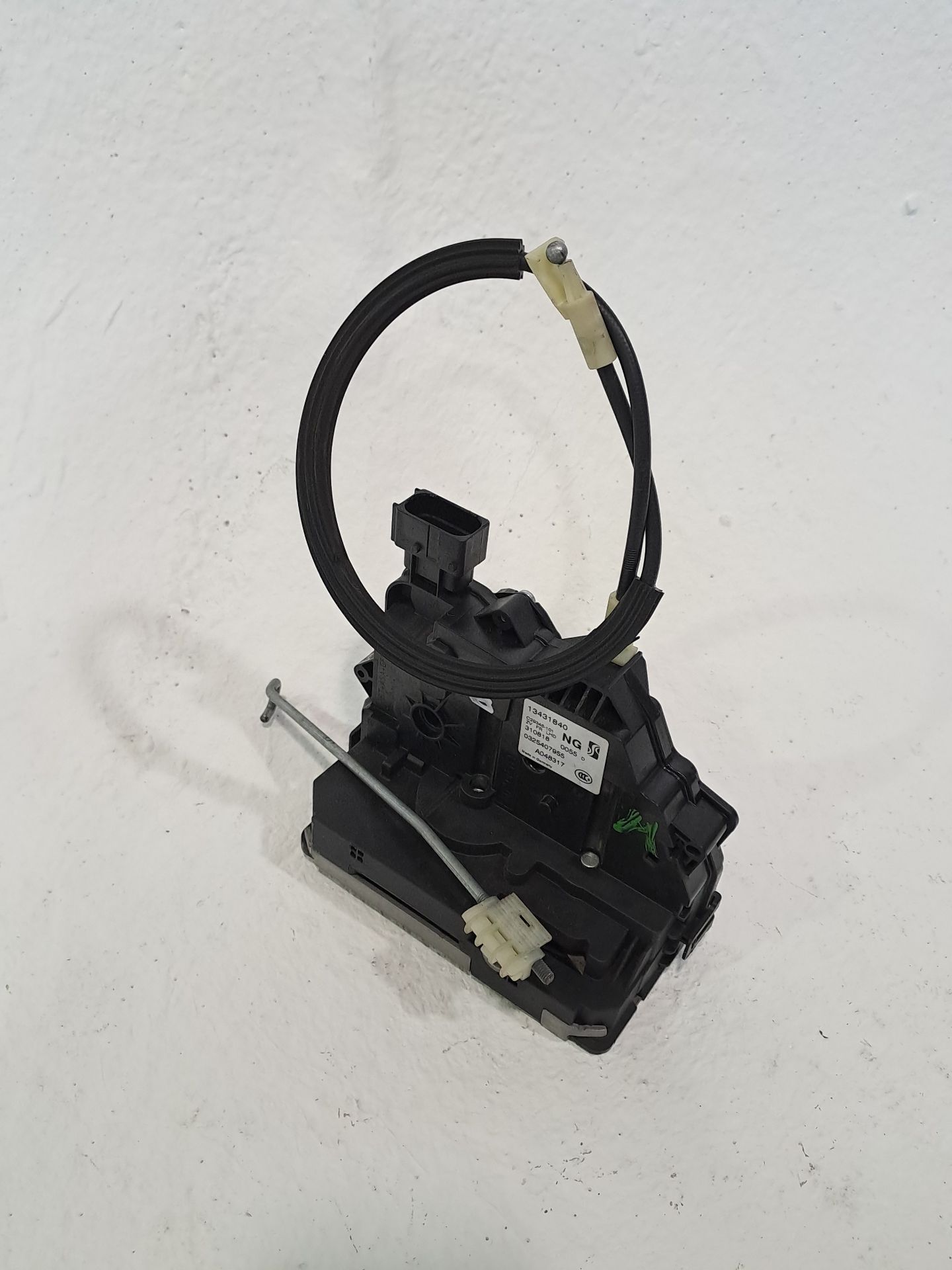 Front right door lock OPEL CORSA F