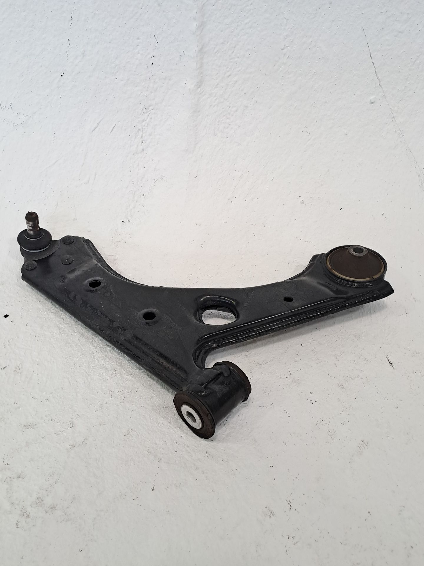 Braço de suspensão inferior dianteiro direito OPEL CORSA F