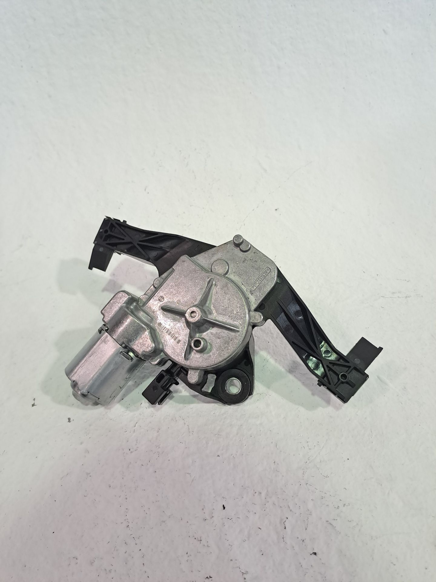 Scheibenwischermotor hinten OPEL CORSA F