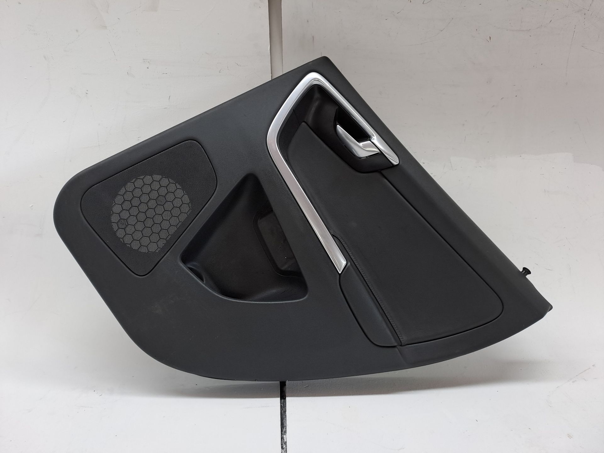 GUARNECIDO PUERTA TRASERA DERECHA VOLVO XC60