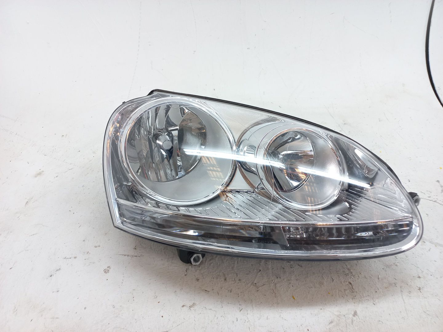 Phare droit VOLKSWAGEN GOLF V (1K1)