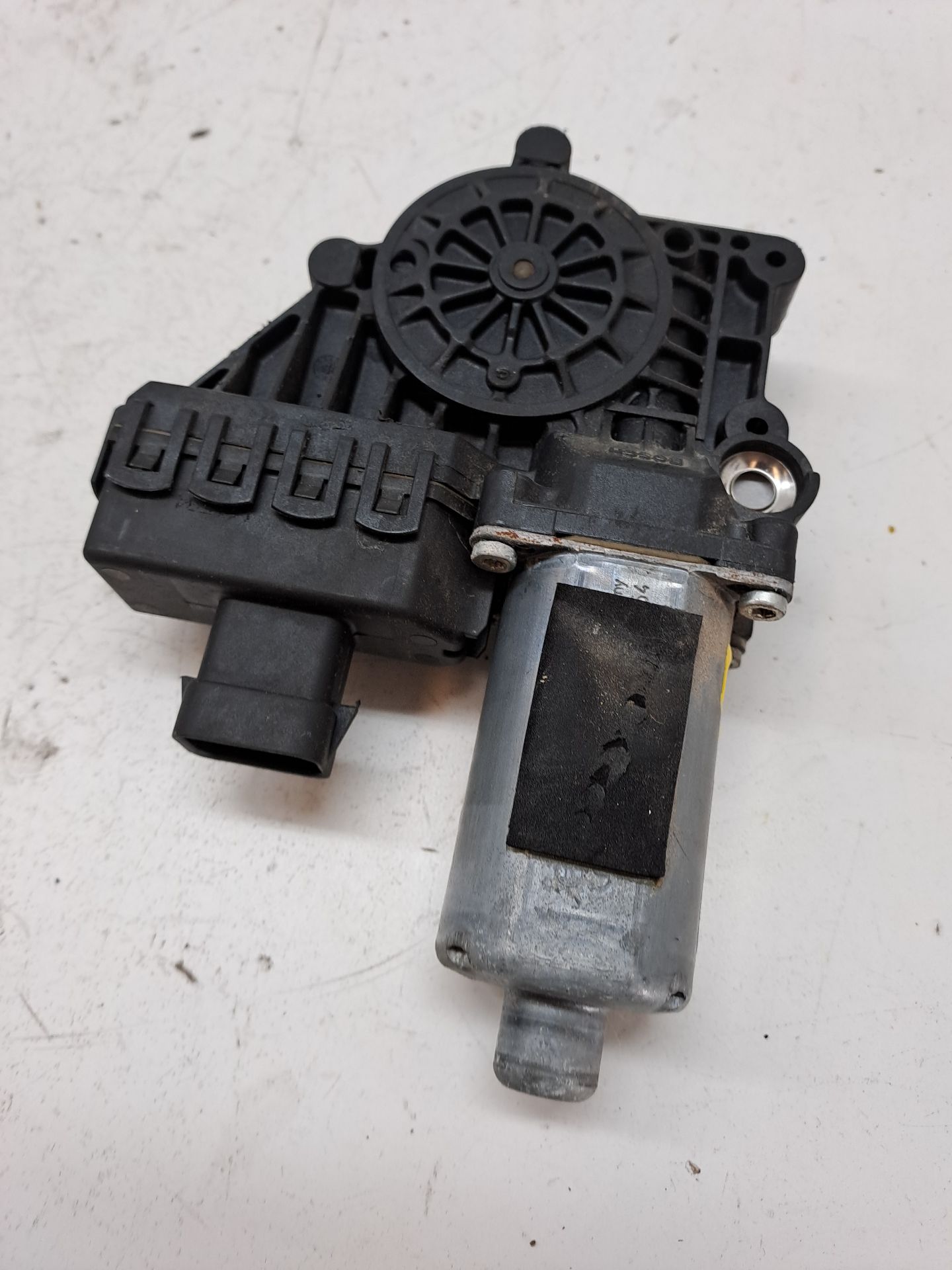 Moteur lève-vitre avant gauche OPEL ZAFIRA / ZAFIRA FAMILY B (A05)