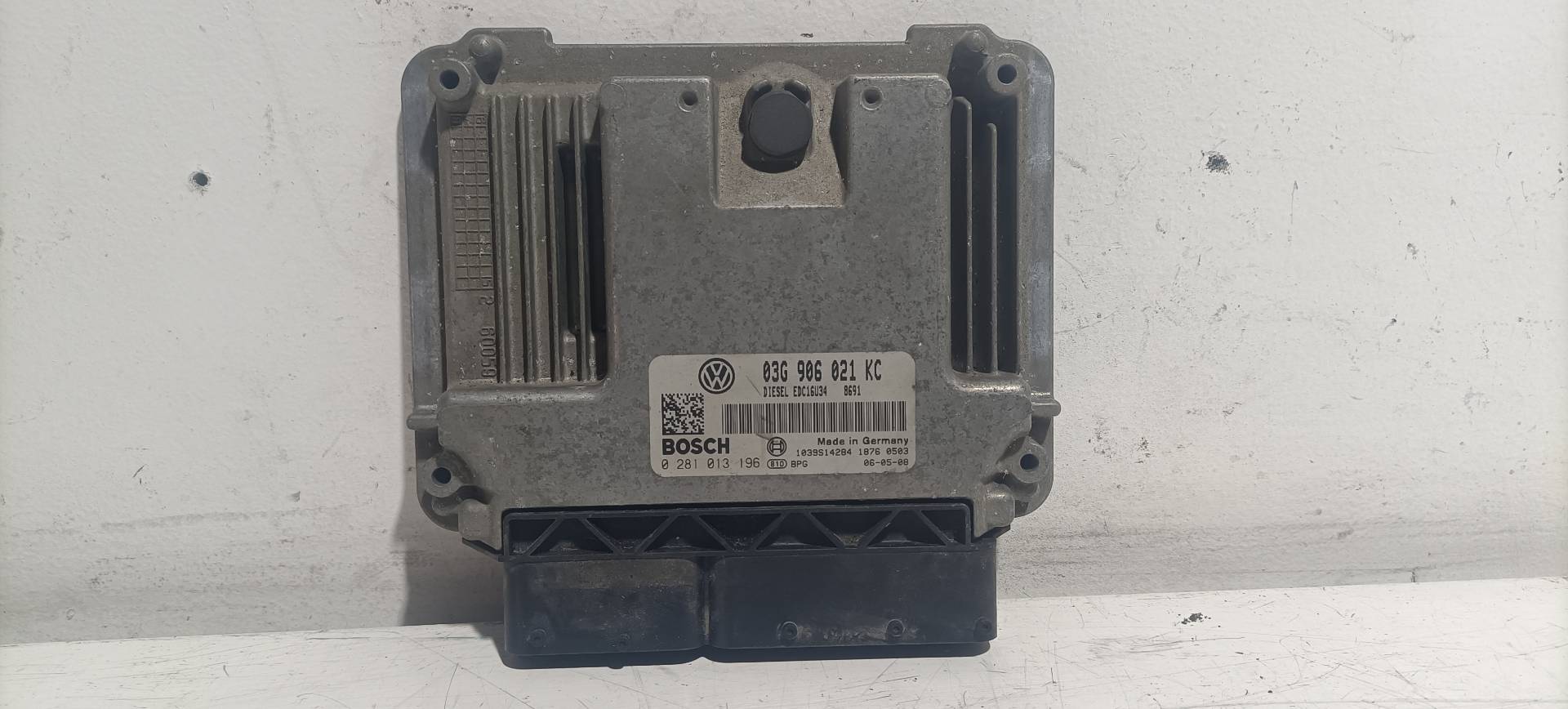 Engine control unit ECU VOLKSWAGEN TOURAN (1T1)