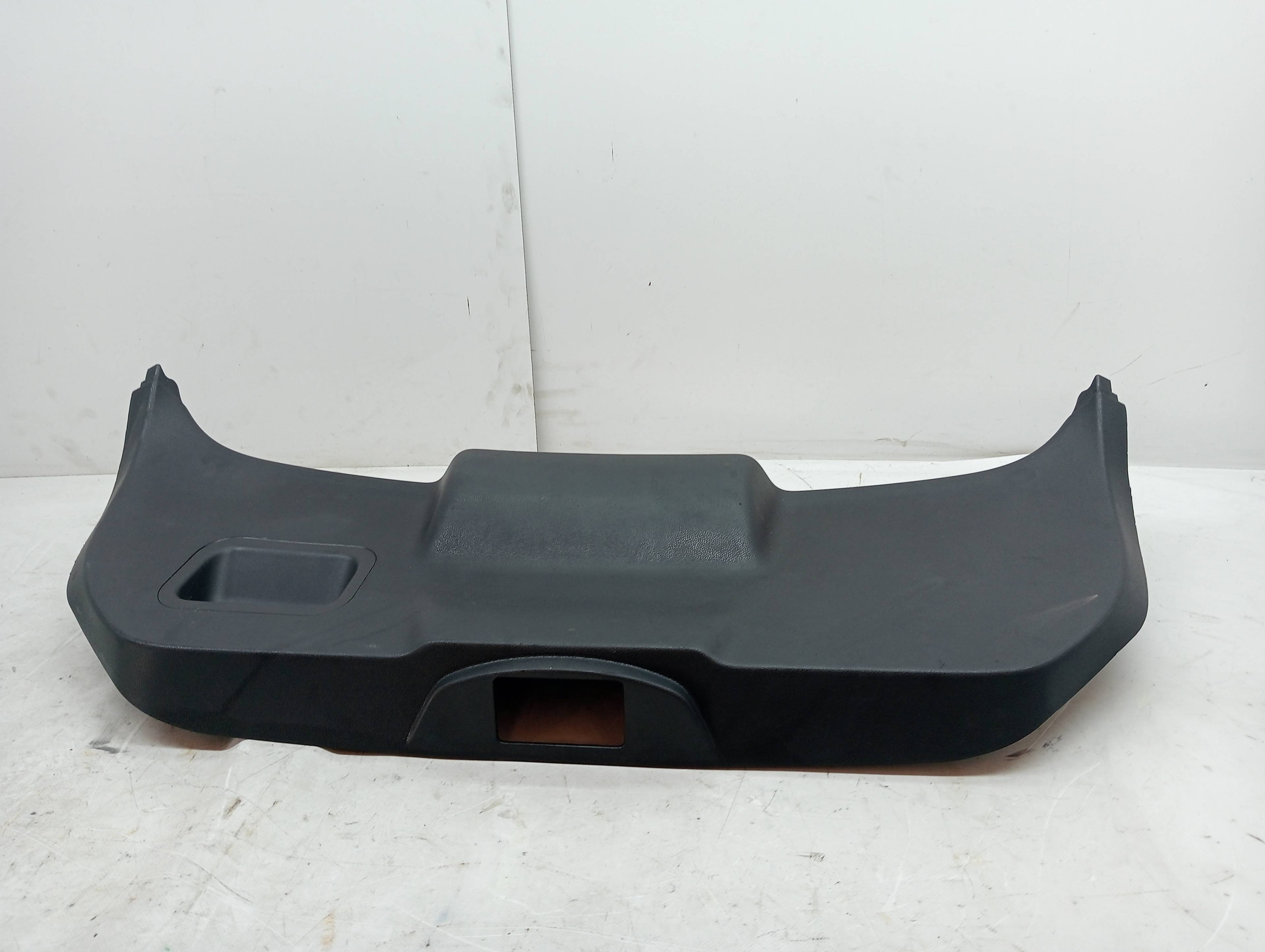 Revestimento tampa traseira FORD FIESTA (CB1)