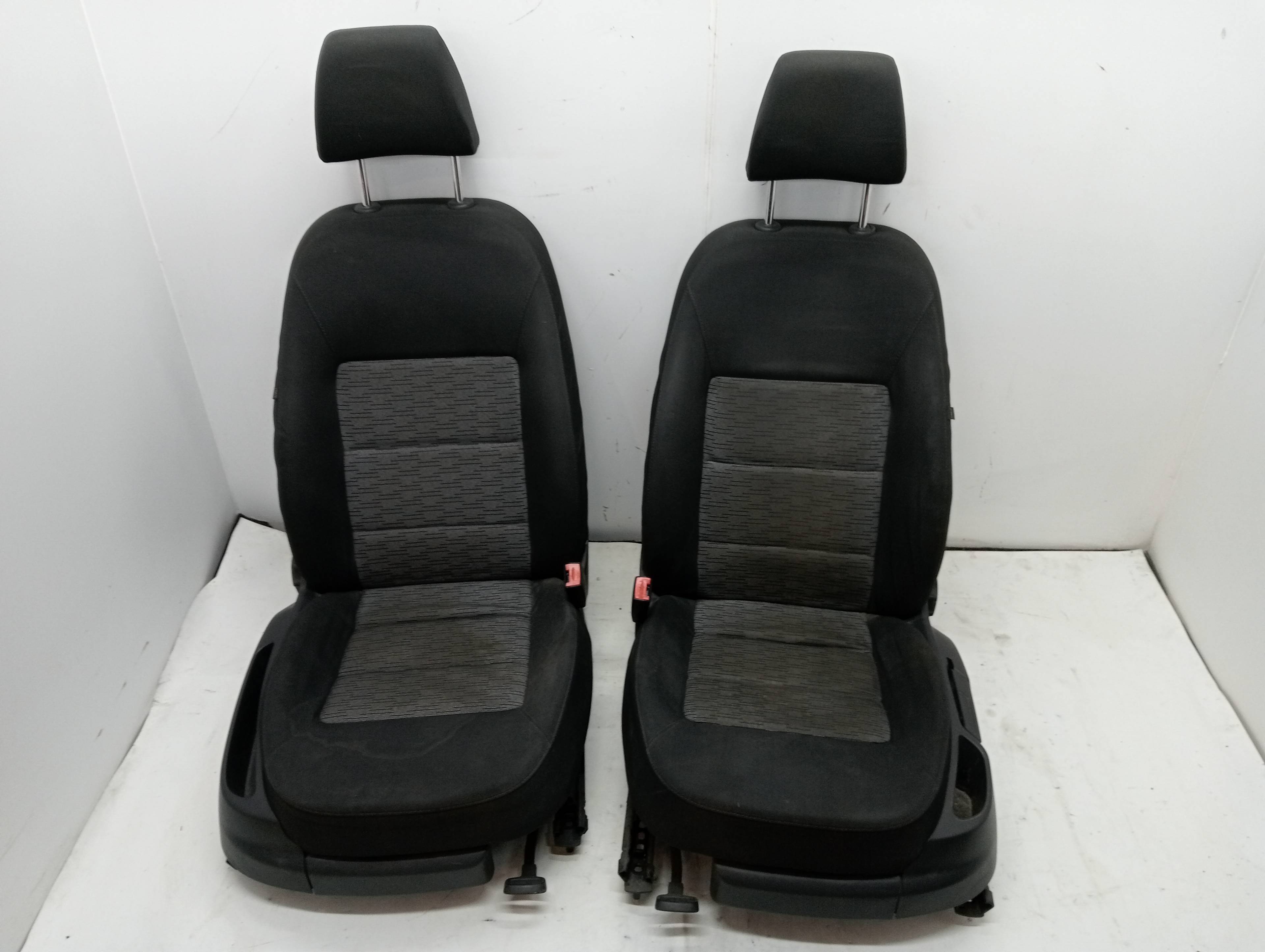 Jeu de sièges complet SKODA OCTAVIA COMBI (5E5)
