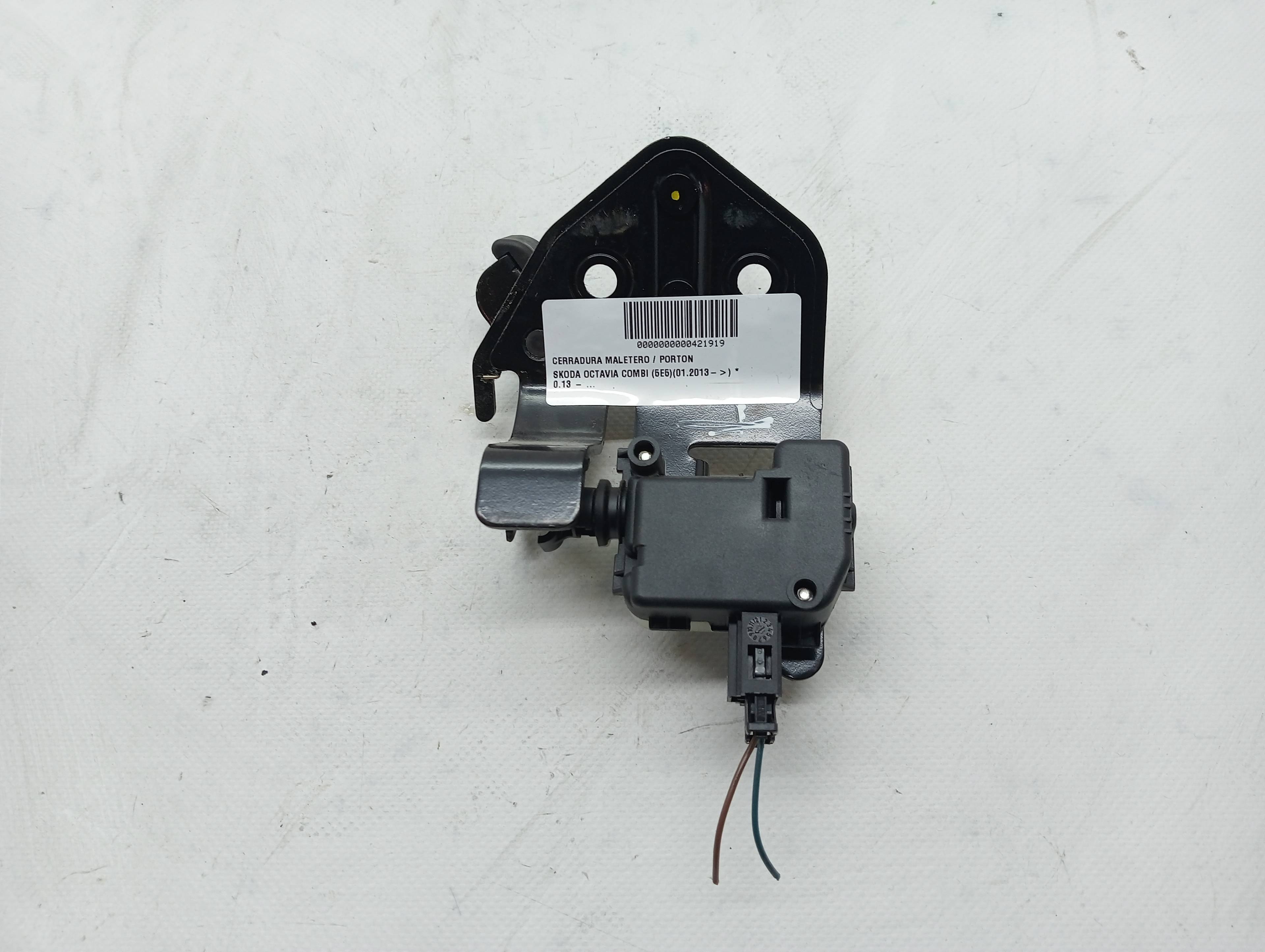 Boot/Tailgate lock SKODA OCTAVIA COMBI (5E5)
