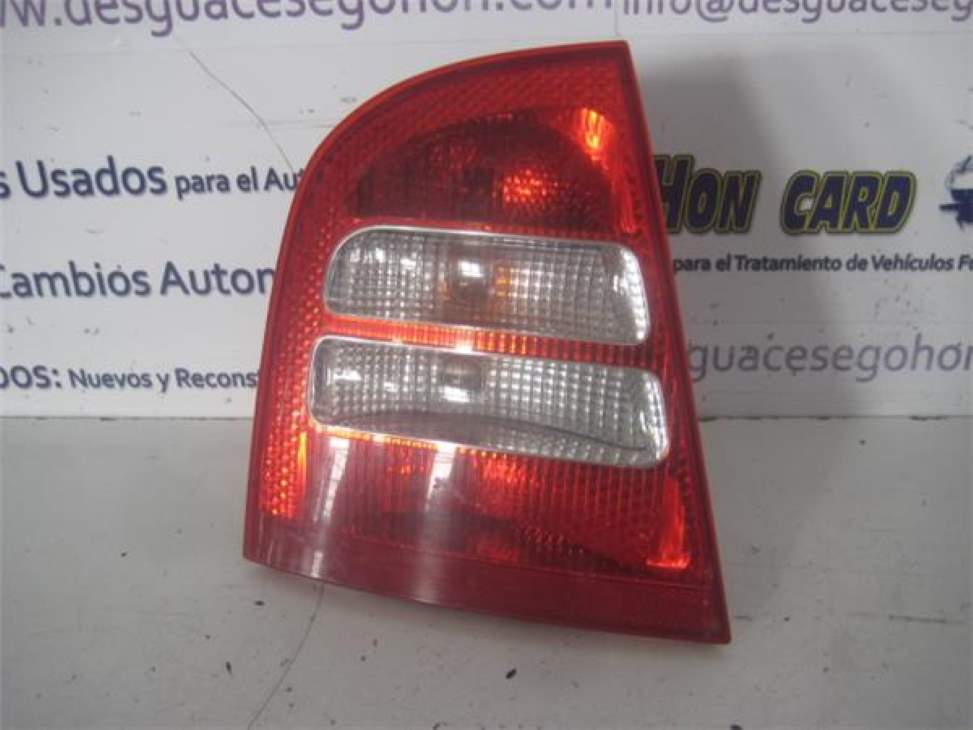 Feu arrière gauche SKODA OCTAVIA BERLINA (1U2)