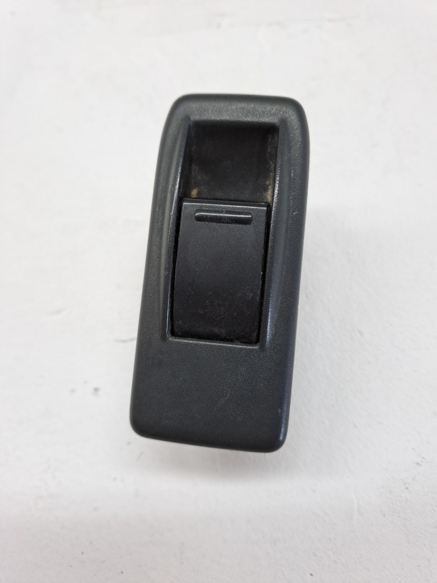 Commande lève-vitre arrière droit SUZUKI VITARA SE/SV (ET)