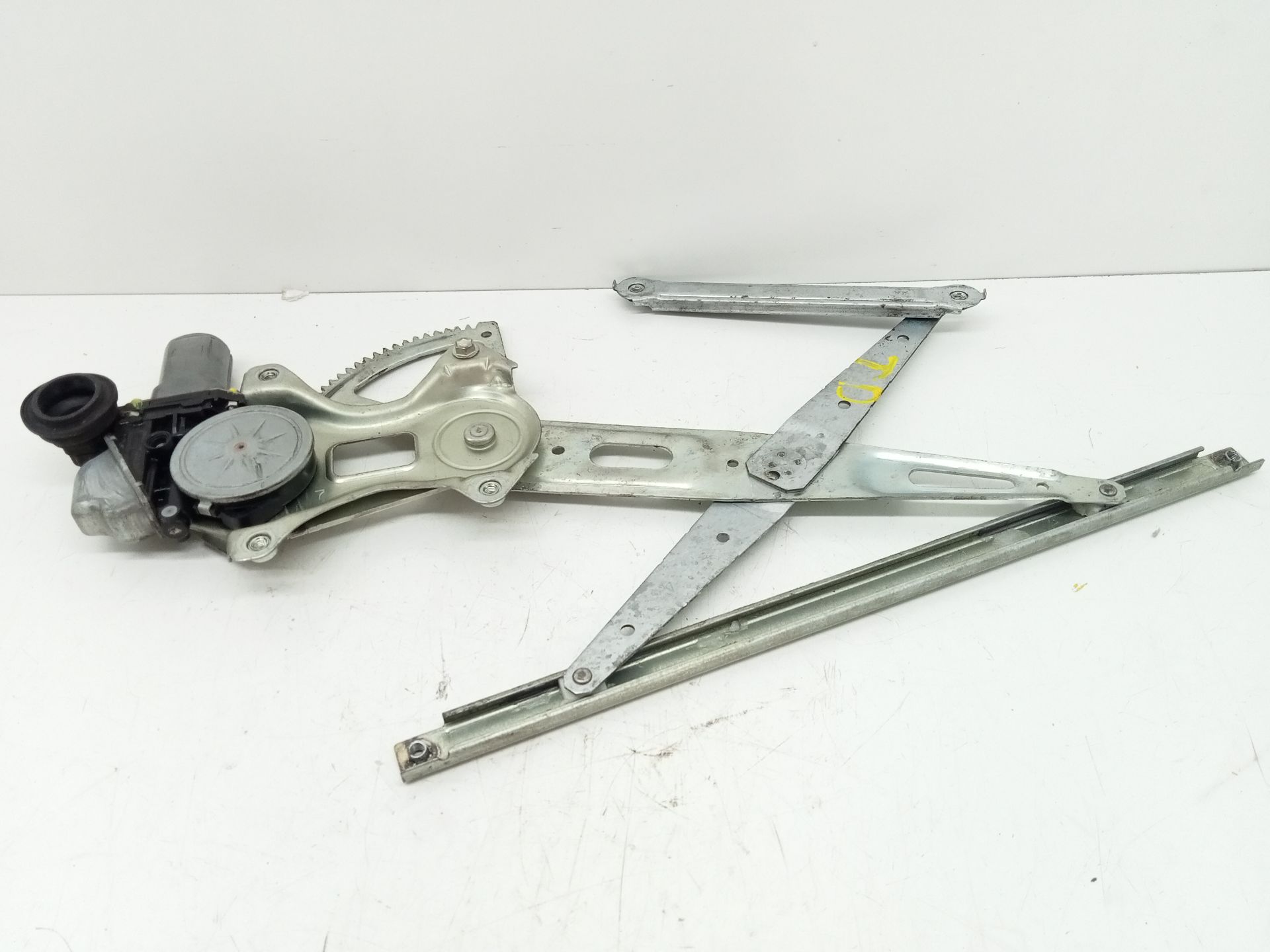 Rear right window regulator TOYOTA PRIUS (NHW30)