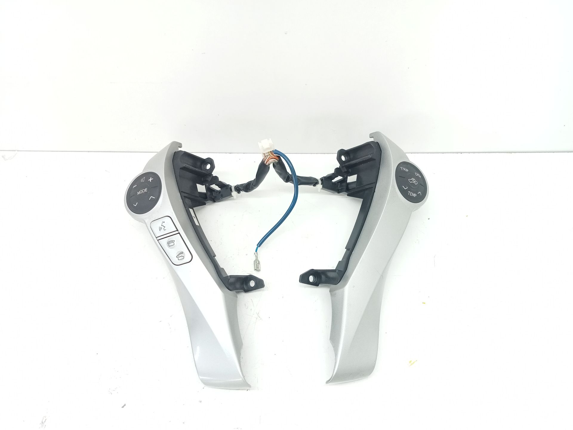 Commande au volant TOYOTA PRIUS (NHW30)