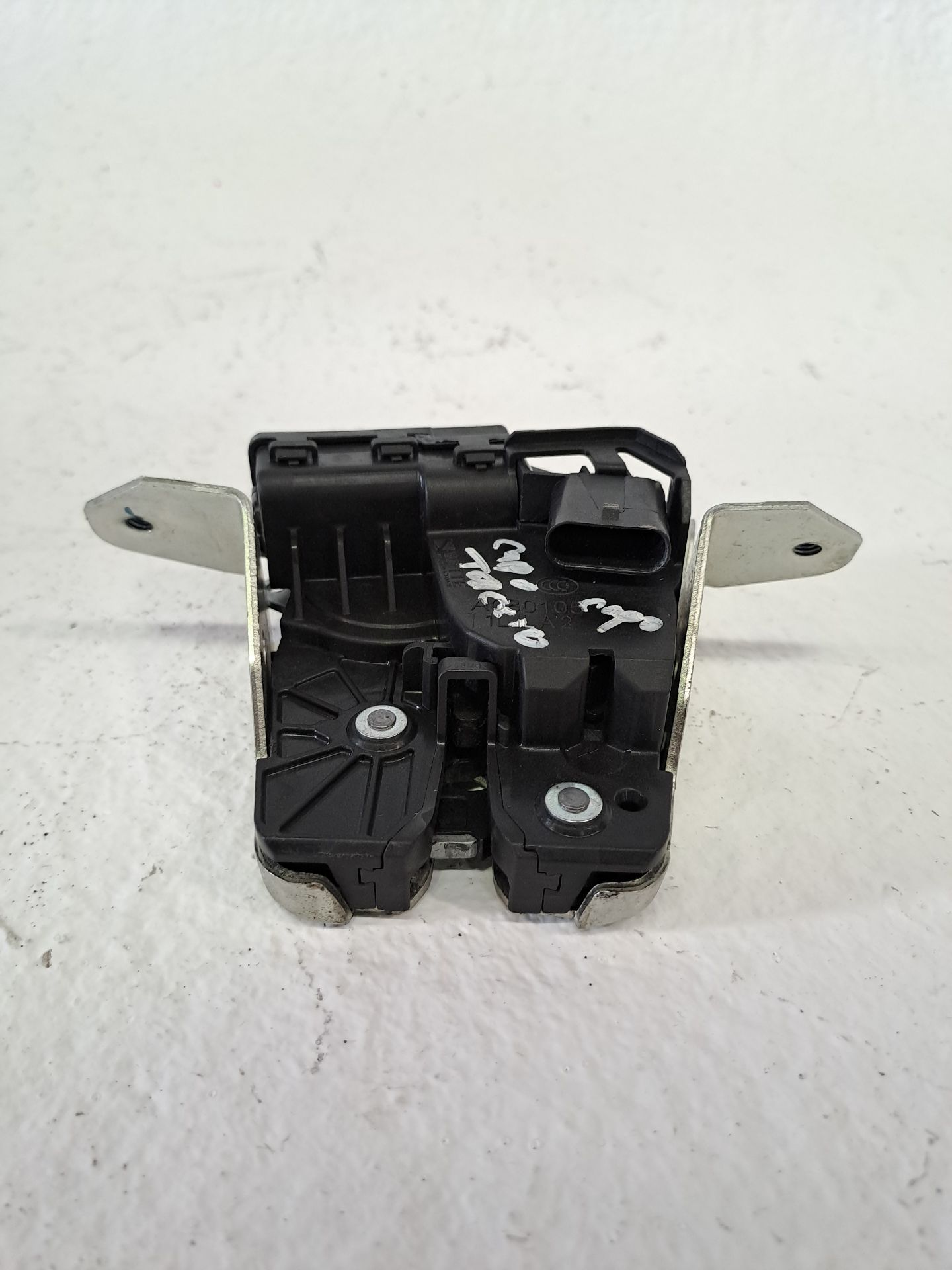 Boot/Tailgate lock MERCEDES-BENZ CLASE CLA (W117)