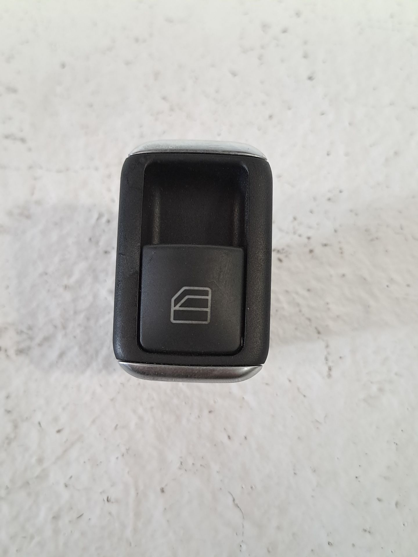 Comando alzacristallo anteriore destro MERCEDES-BENZ CLASE CLA (W117)