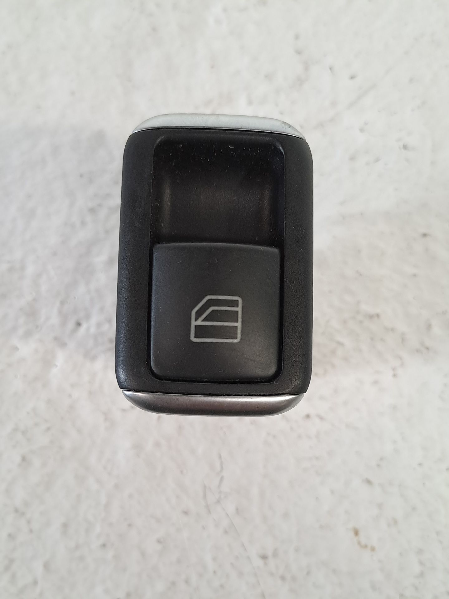 MANDO ELEVALUNAS TRASERO DERECHO MERCEDES-BENZ CLASE CLA (W117)