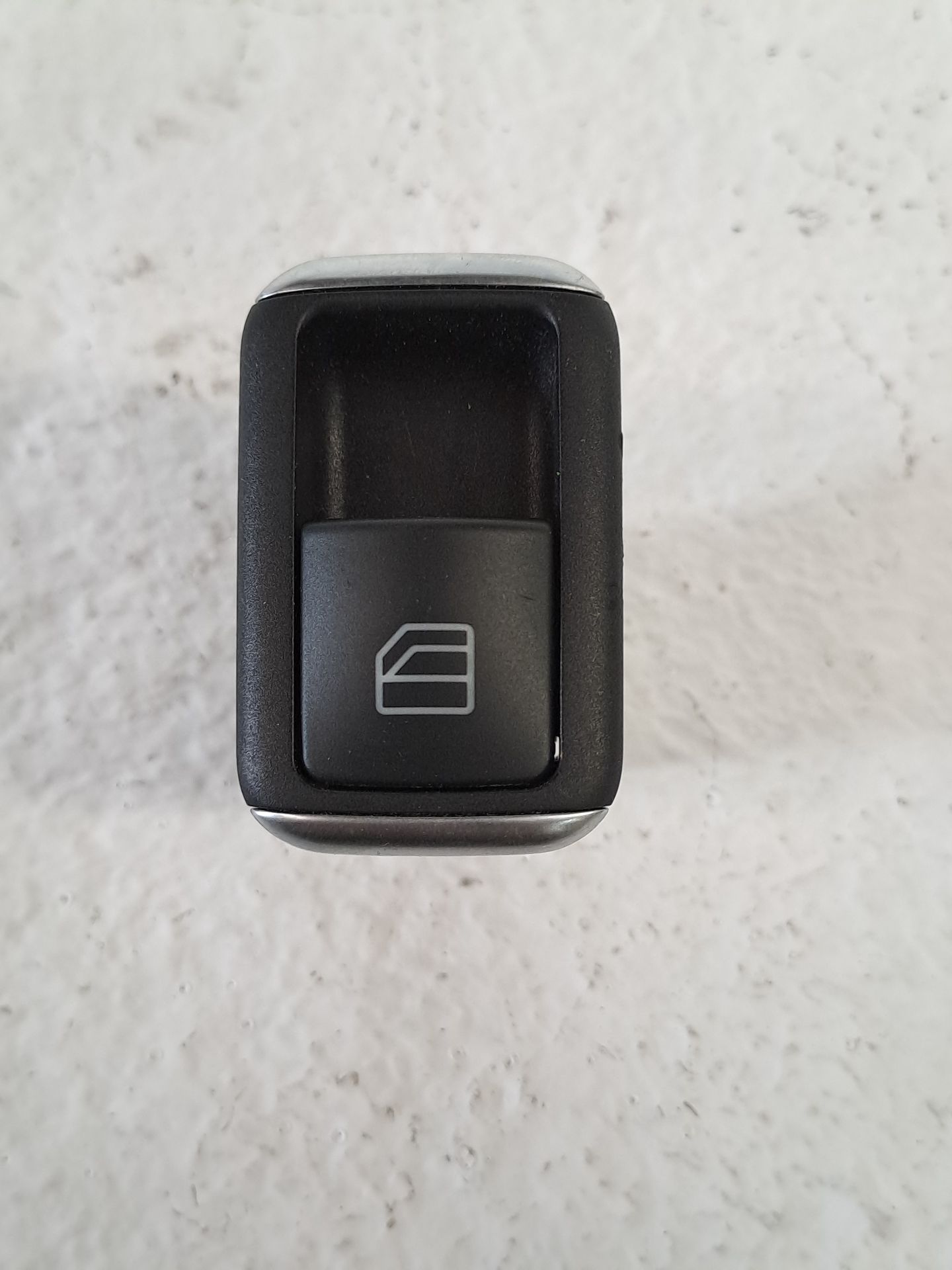 MANDO ELEVALUNAS TRASERO IZQUIERDO MERCEDES-BENZ CLASE CLA (W117)