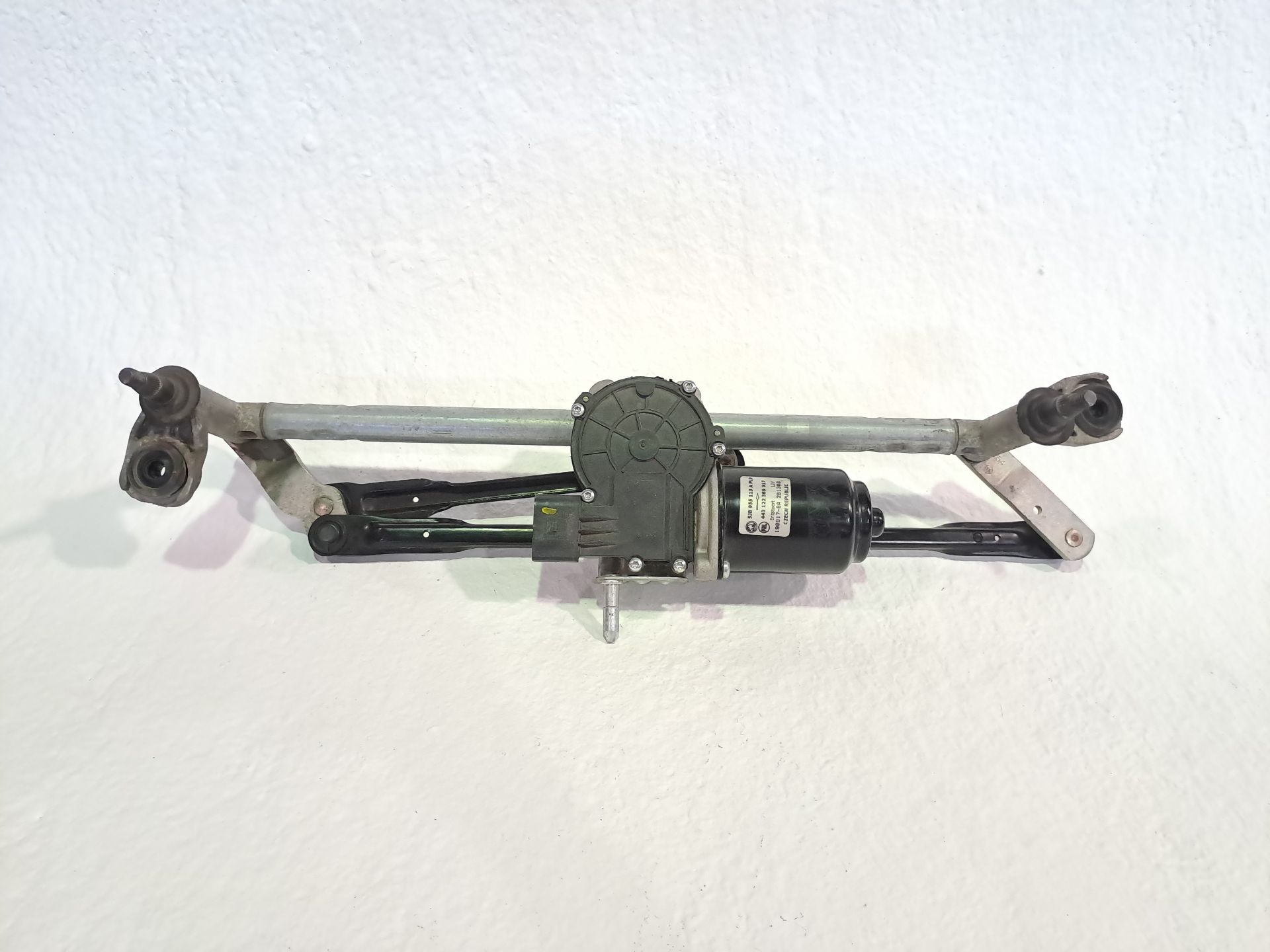 Scheibenwischermotor vorne SKODA FABIA (PJ3)