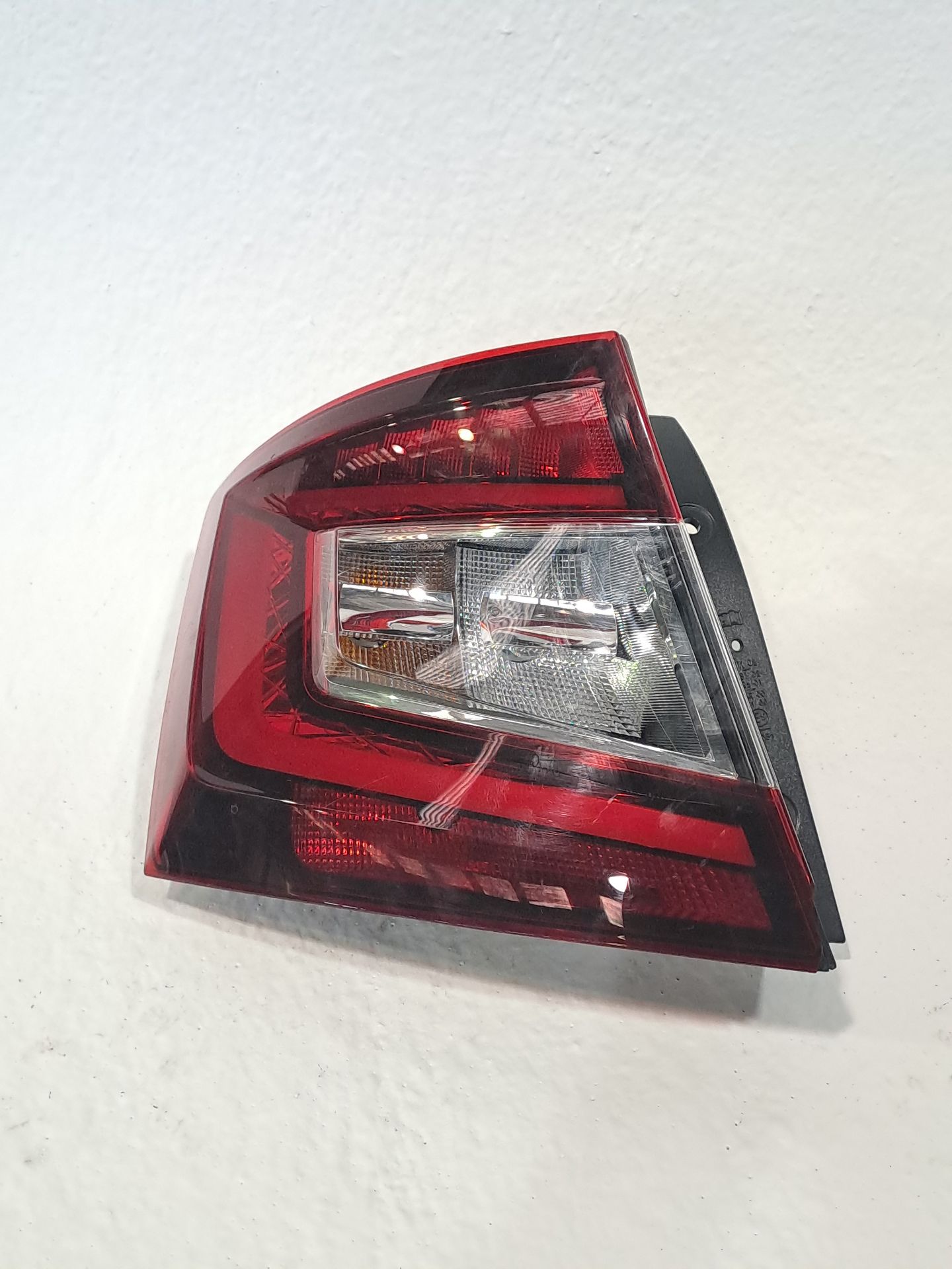 Heckleuchte links SKODA FABIA (PJ3)