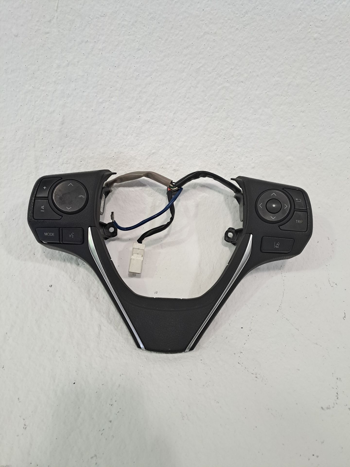 Commande au volant TOYOTA AURIS