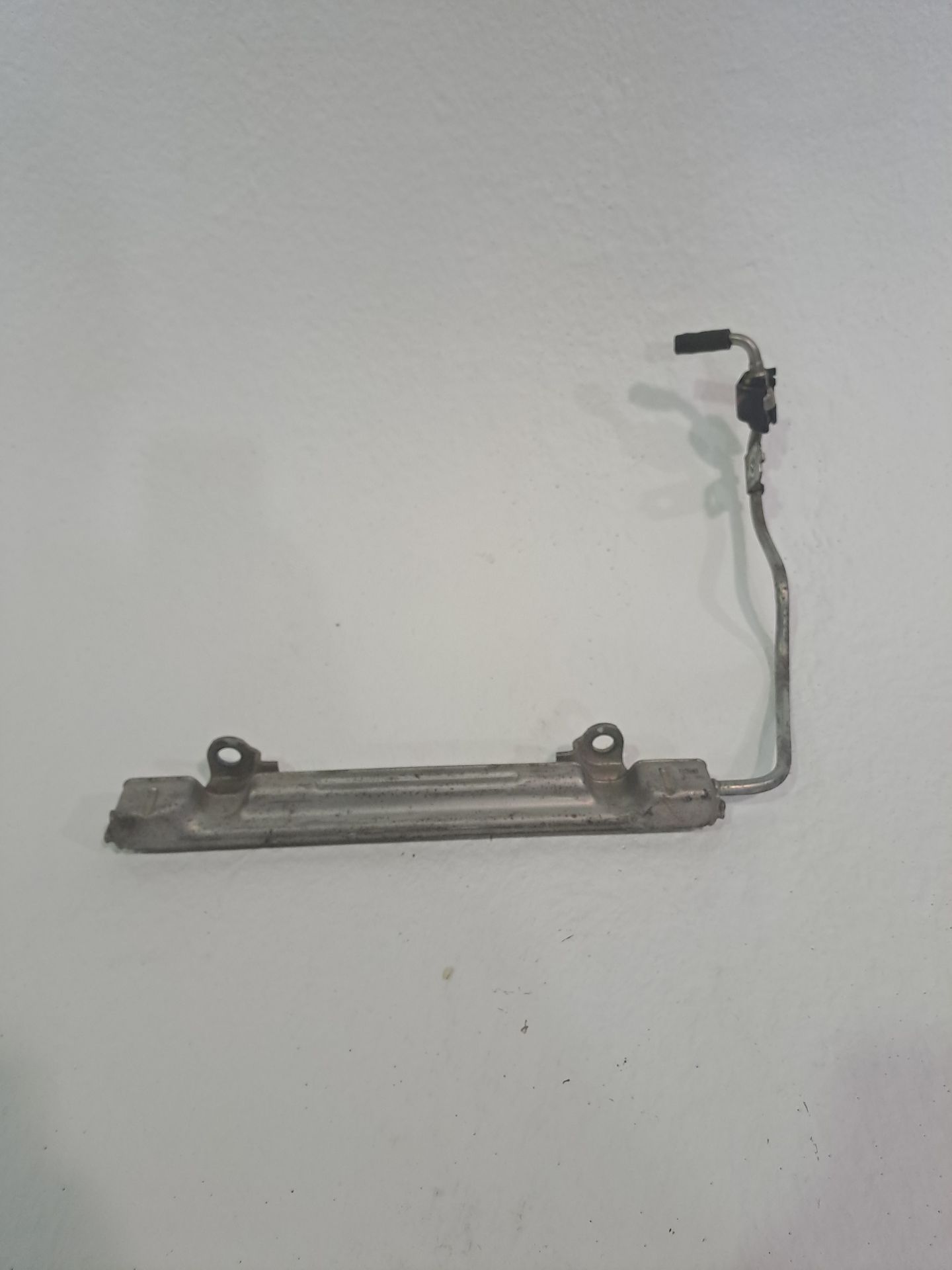 Fuel Rail TOYOTA AURIS